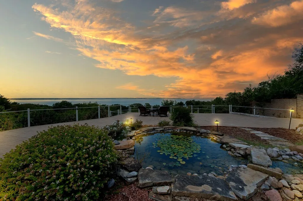Single Family Residence For Sale in Mc Lennan County , 3711 Windmill Hill Drive, Waco, Texas 76710, 3 Bedroom, 4 Bathroom, 2 Garage spaces, 4,180 Sqft, built in 1973, mls#21402105, Real Estate Agent in Waco, Homes For Sale in Mc Lennan county, Homes For Sale in Waco, Realtor in Waco Texas, Real Estate Brokerage Independent Realty Texas, Luminita Cordes Realtor