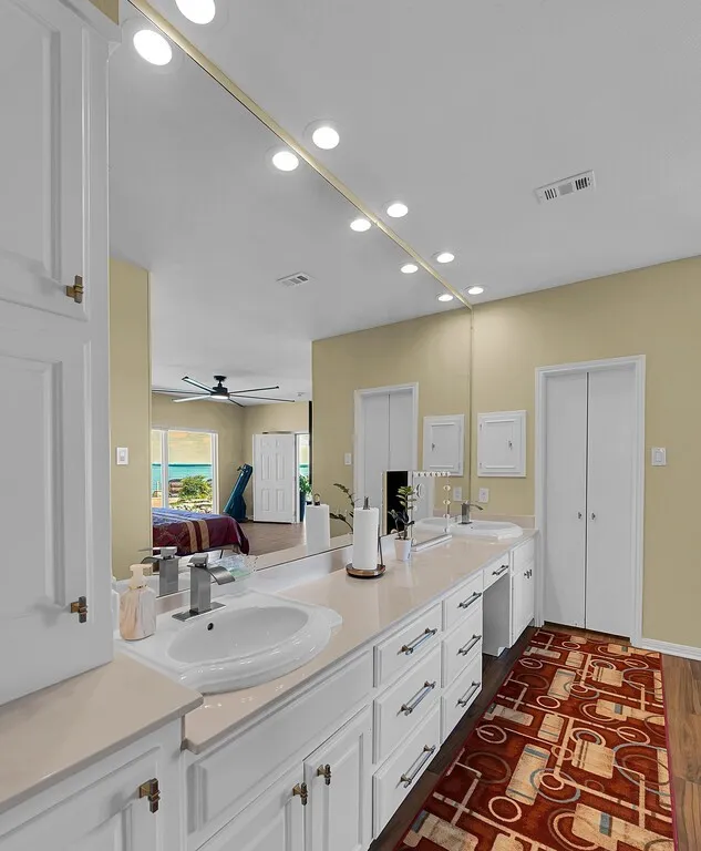Single Family Residence For Sale in Mc Lennan County , 3711 Windmill Hill Drive, Waco, Texas 76710, 3 Bedroom, 4 Bathroom, 2 Garage spaces, 4,180 Sqft, built in 1973, mls#21402105, Real Estate Agent in Waco, Homes For Sale in Mc Lennan county, Homes For Sale in Waco, Realtor in Waco Texas, Real Estate Brokerage Independent Realty Texas, Luminita Cordes Realtor