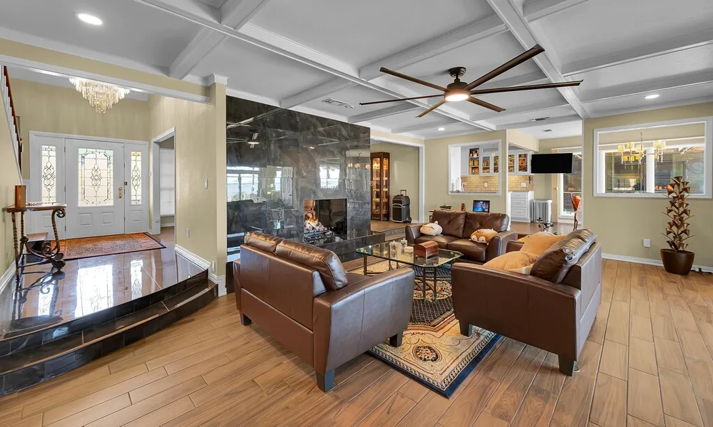 Single Family Residence For Sale in Mc Lennan County , 3711 Windmill Hill Drive, Waco, Texas 76710, 3 Bedroom, 4 Bathroom, 2 Garage spaces, 4,180 Sqft, built in 1973, mls#21402105, Real Estate Agent in Waco, Homes For Sale in Mc Lennan county, Homes For Sale in Waco, Realtor in Waco Texas, Real Estate Brokerage Independent Realty Texas, Luminita Cordes Realtor