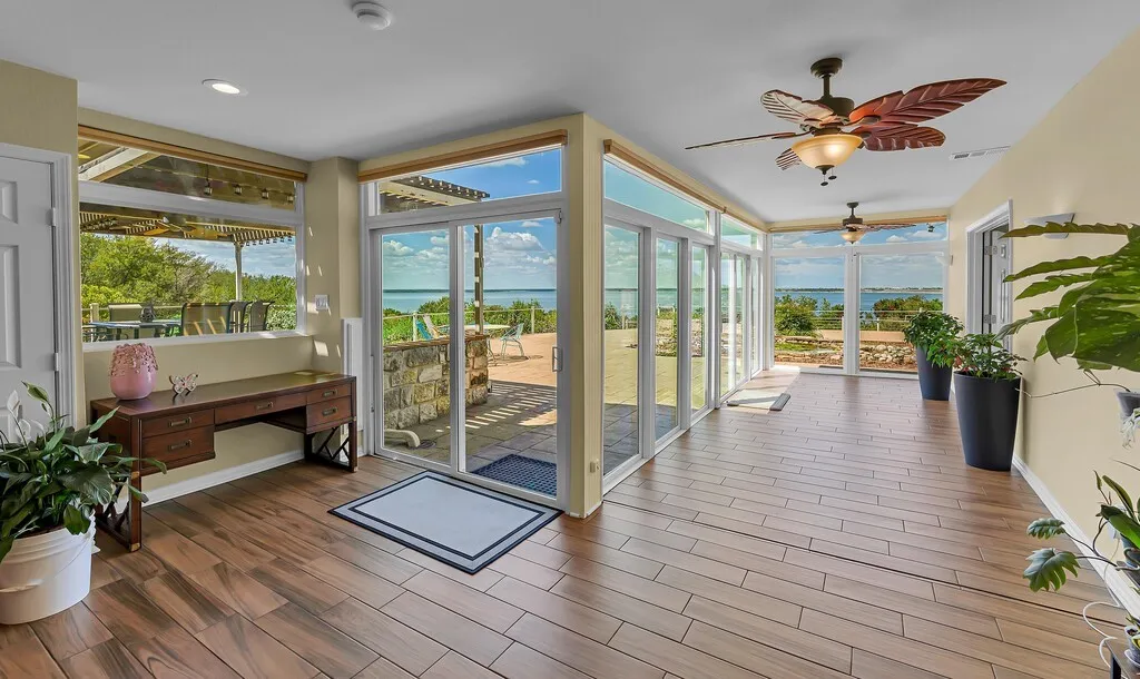 Single Family Residence For Sale in Mc Lennan County , 3711 Windmill Hill Drive, Waco, Texas 76710, 3 Bedroom, 4 Bathroom, 2 Garage spaces, 4,180 Sqft, built in 1973, mls#21402105, Real Estate Agent in Waco, Homes For Sale in Mc Lennan county, Homes For Sale in Waco, Realtor in Waco Texas, Real Estate Brokerage Independent Realty Texas, Luminita Cordes Realtor