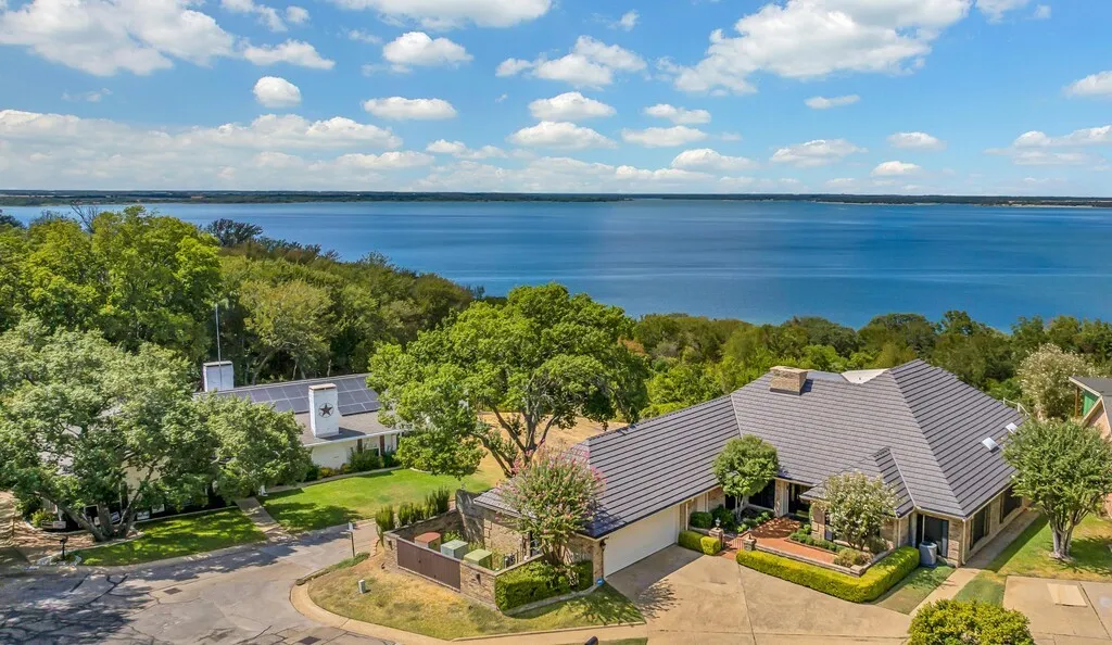 Single Family Residence For Sale in Mc Lennan County , 3711 Windmill Hill Drive, Waco, Texas 76710, 3 Bedroom, 4 Bathroom, 2 Garage spaces, 4,180 Sqft, built in 1973, mls#21402105, Real Estate Agent in Waco, Homes For Sale in Mc Lennan county, Homes For Sale in Waco, Realtor in Waco Texas, Real Estate Brokerage Independent Realty Texas, Luminita Cordes Realtor