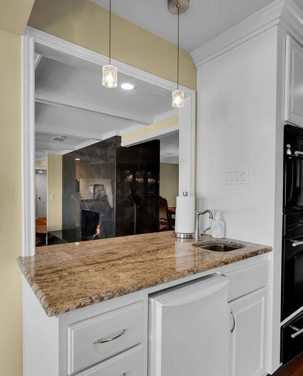 Single Family Residence For Sale in Mc Lennan County , 3711 Windmill Hill Drive, Waco, Texas 76710, 3 Bedroom, 4 Bathroom, 2 Garage spaces, 4,180 Sqft, built in 1973, mls#21402105, Real Estate Agent in Waco, Homes For Sale in Mc Lennan county, Homes For Sale in Waco, Realtor in Waco Texas, Real Estate Brokerage Independent Realty Texas, Luminita Cordes Realtor