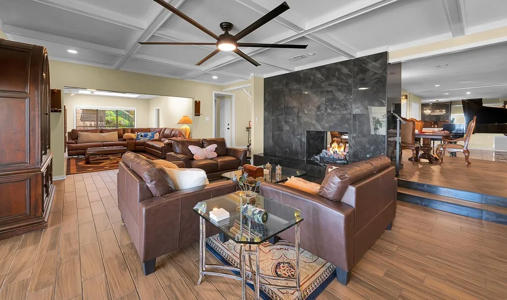 Single Family Residence For Sale in Mc Lennan County , 3711 Windmill Hill Drive, Waco, Texas 76710, 3 Bedroom, 4 Bathroom, 2 Garage spaces, 4,180 Sqft, built in 1973, mls#21402105, Real Estate Agent in Waco, Homes For Sale in Mc Lennan county, Homes For Sale in Waco, Realtor in Waco Texas, Real Estate Brokerage Independent Realty Texas, Luminita Cordes Realtor