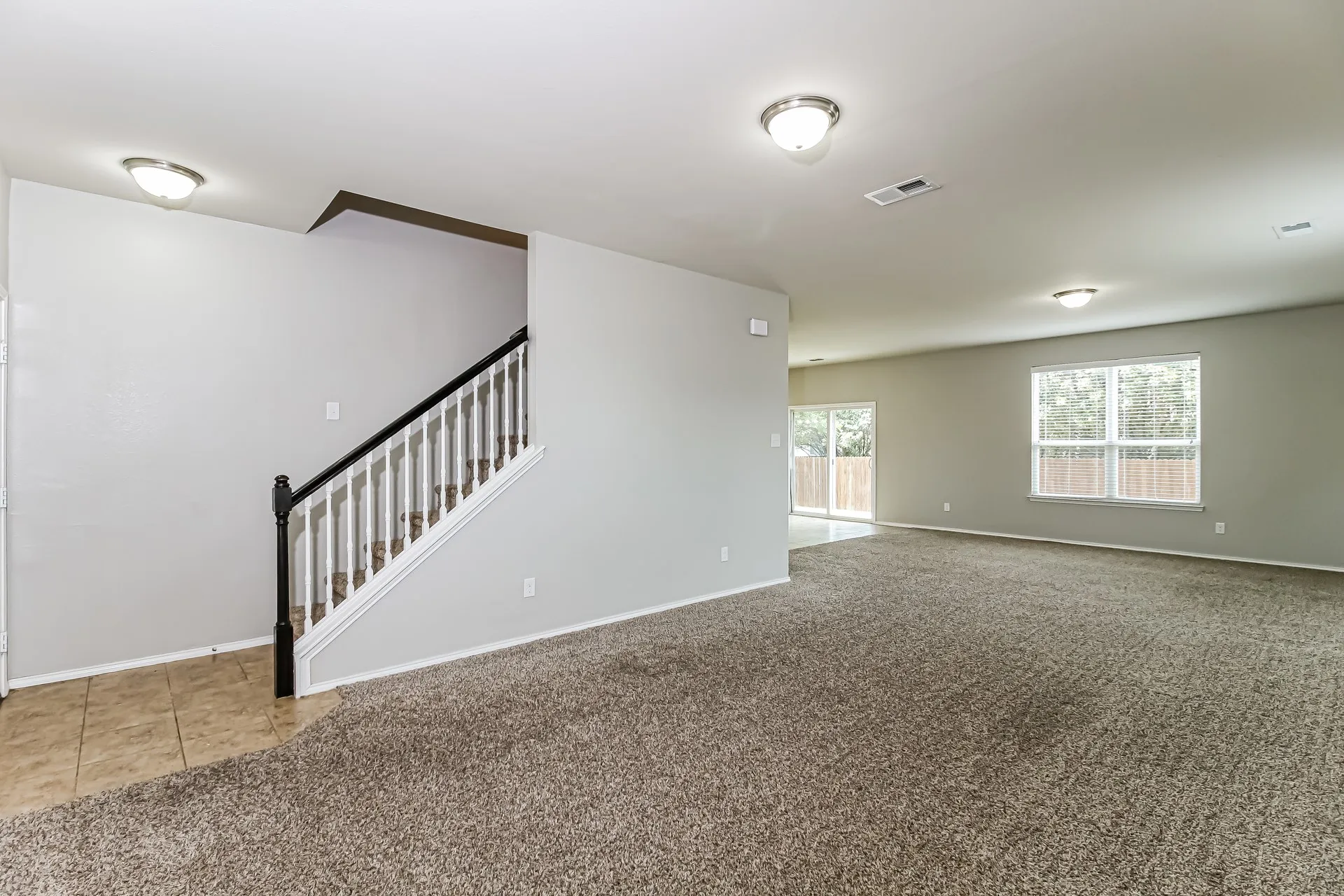 Single Family Residence For Rent in Denton County , 2209 Windsor Farms Drive, Denton, Texas 76207, 3 Bedroom, 3 Bathroom, 2 Garage spaces, 2,354 Sqft, built in 2014, mls#21403912, Real Estate Agent in Denton, Homes For Rent in Denton county, Homes For Rent in Denton, Realtor in Denton Texas, Real Estate Brokerage Independent Realty Texas, Luminita Cordes Realtor