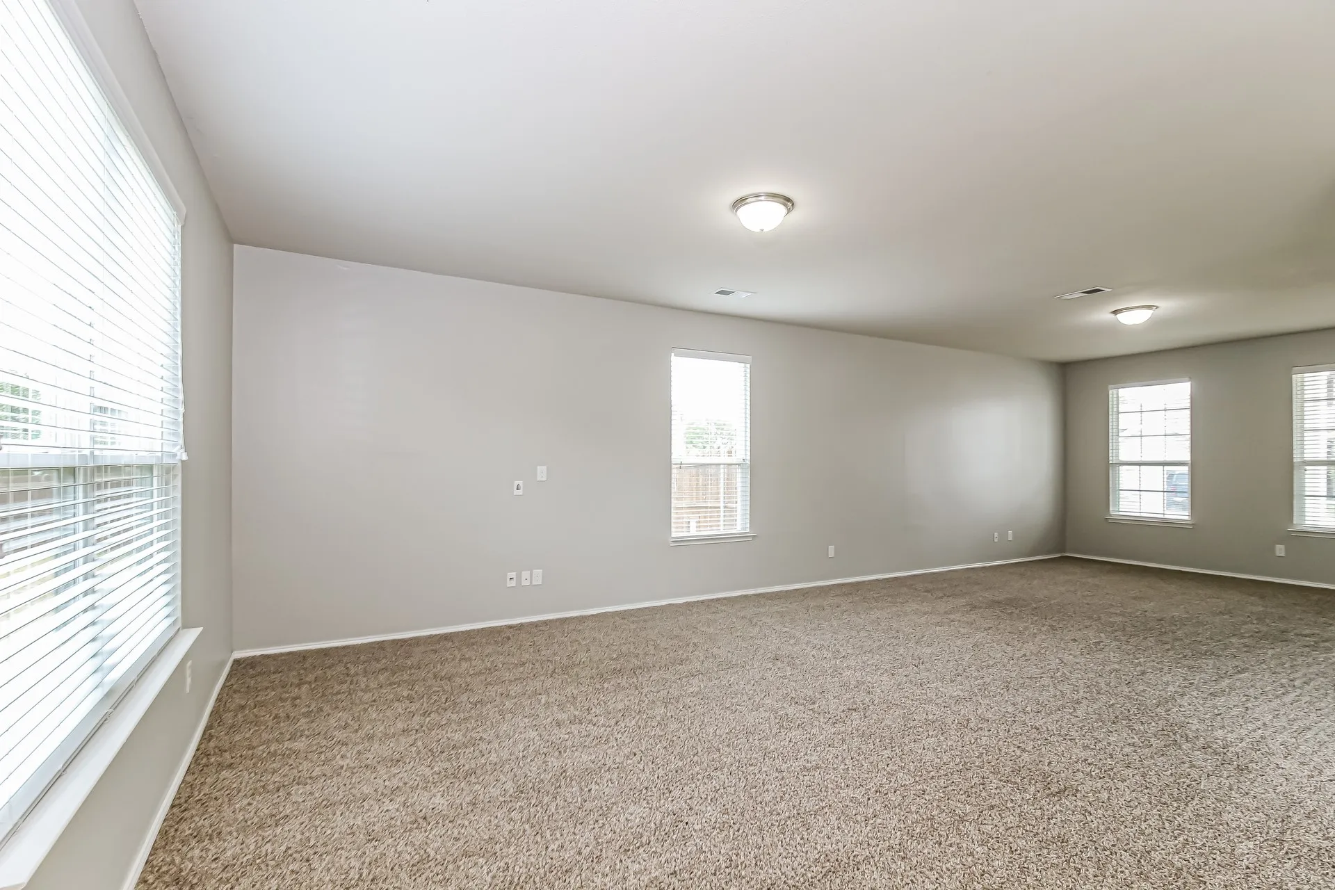 Single Family Residence For Rent in Denton County , 2209 Windsor Farms Drive, Denton, Texas 76207, 3 Bedroom, 3 Bathroom, 2 Garage spaces, 2,354 Sqft, built in 2014, mls#21403912, Real Estate Agent in Denton, Homes For Rent in Denton county, Homes For Rent in Denton, Realtor in Denton Texas, Real Estate Brokerage Independent Realty Texas, Luminita Cordes Realtor