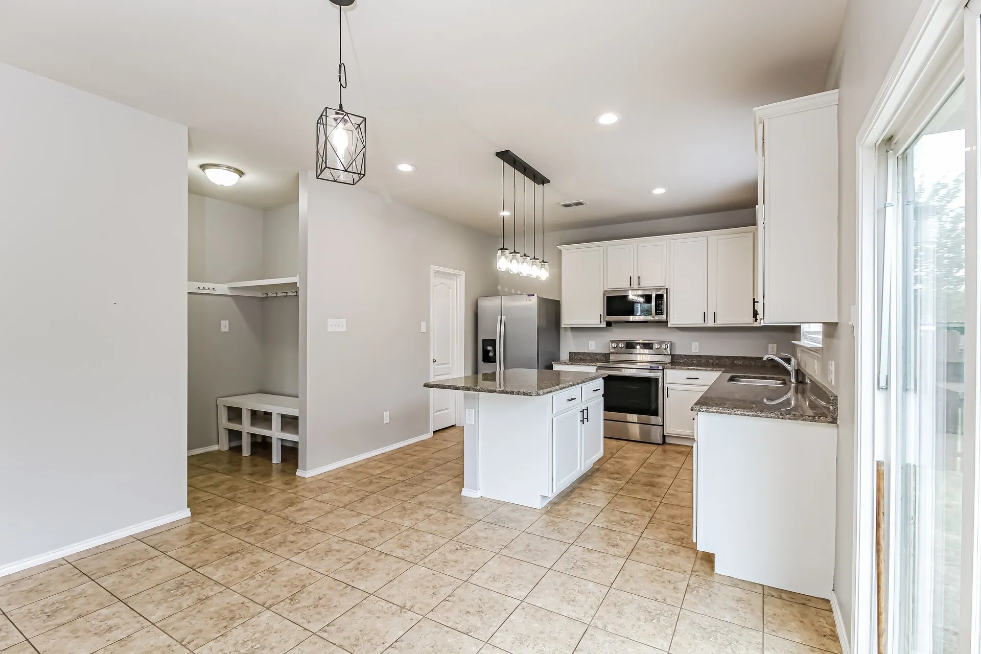 Single Family Residence For Rent in Denton County , 2209 Windsor Farms Drive, Denton, Texas 76207, 3 Bedroom, 3 Bathroom, 2 Garage spaces, 2,354 Sqft, built in 2014, mls#21403912, Real Estate Agent in Denton, Homes For Rent in Denton county, Homes For Rent in Denton, Realtor in Denton Texas, Real Estate Brokerage Independent Realty Texas, Luminita Cordes Realtor