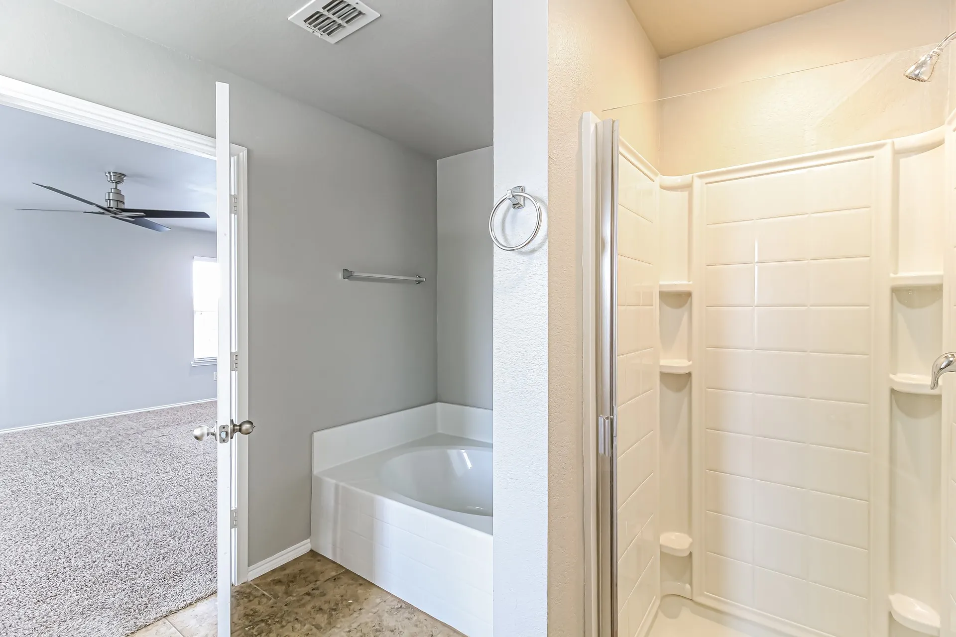 Single Family Residence For Rent in Denton County , 2209 Windsor Farms Drive, Denton, Texas 76207, 3 Bedroom, 3 Bathroom, 2 Garage spaces, 2,354 Sqft, built in 2014, mls#21403912, Real Estate Agent in Denton, Homes For Rent in Denton county, Homes For Rent in Denton, Realtor in Denton Texas, Real Estate Brokerage Independent Realty Texas, Luminita Cordes Realtor