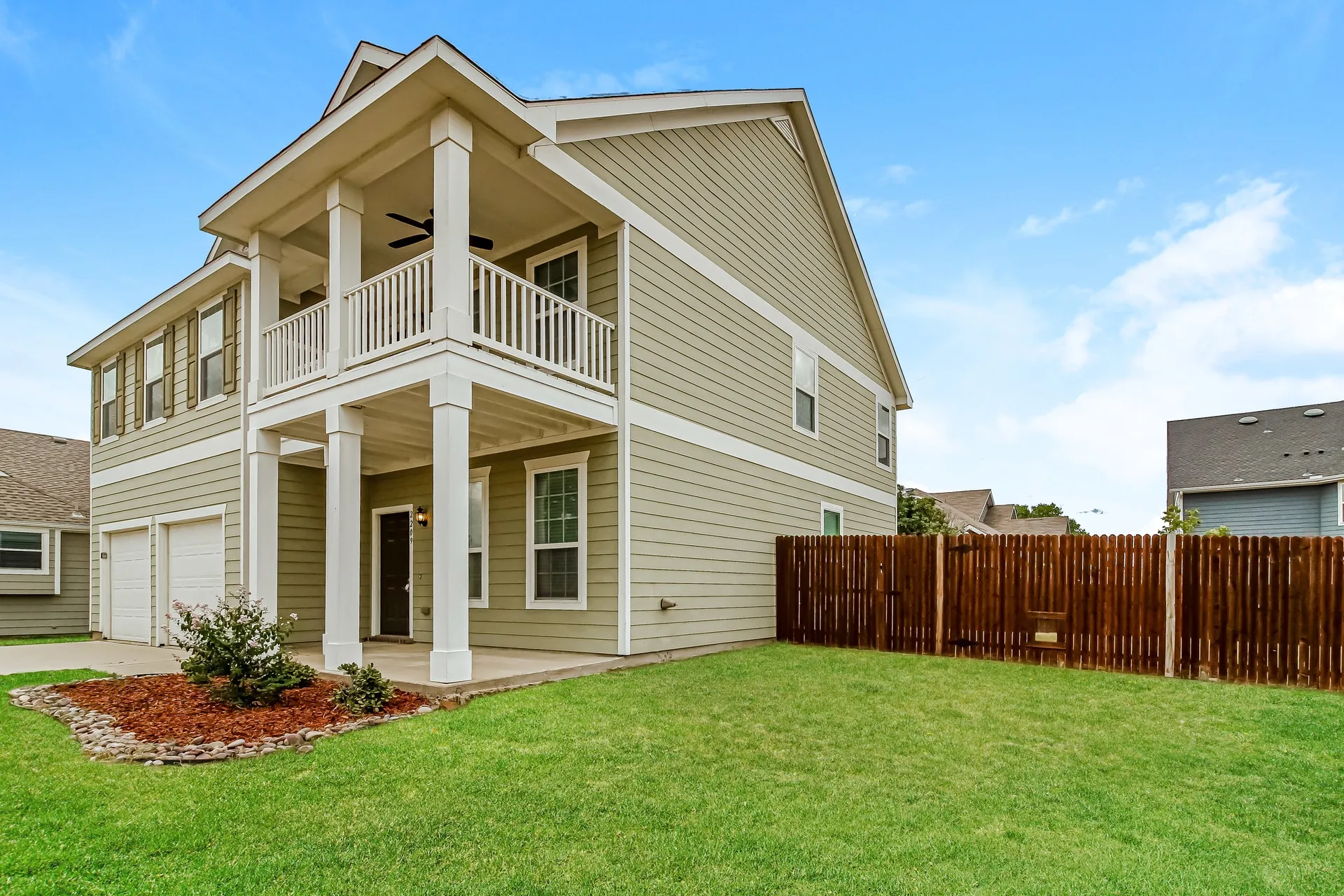 Single Family Residence For Rent in Denton County , 2209 Windsor Farms Drive, Denton, Texas 76207, 3 Bedroom, 3 Bathroom, 2 Garage spaces, 2,354 Sqft, built in 2014, mls#21403912, Real Estate Agent in Denton, Homes For Rent in Denton county, Homes For Rent in Denton, Realtor in Denton Texas, Real Estate Brokerage Independent Realty Texas, Luminita Cordes Realtor