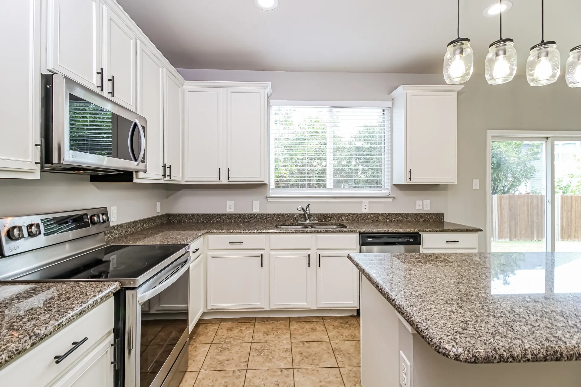 Single Family Residence For Rent in Denton County , 2209 Windsor Farms Drive, Denton, Texas 76207, 3 Bedroom, 3 Bathroom, 2 Garage spaces, 2,354 Sqft, built in 2014, mls#21403912, Real Estate Agent in Denton, Homes For Rent in Denton county, Homes For Rent in Denton, Realtor in Denton Texas, Real Estate Brokerage Independent Realty Texas, Luminita Cordes Realtor