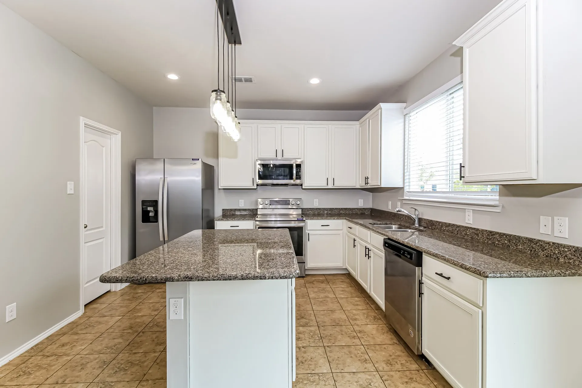 Single Family Residence For Rent in Denton County , 2209 Windsor Farms Drive, Denton, Texas 76207, 3 Bedroom, 3 Bathroom, 2 Garage spaces, 2,354 Sqft, built in 2014, mls#21403912, Real Estate Agent in Denton, Homes For Rent in Denton county, Homes For Rent in Denton, Realtor in Denton Texas, Real Estate Brokerage Independent Realty Texas, Luminita Cordes Realtor