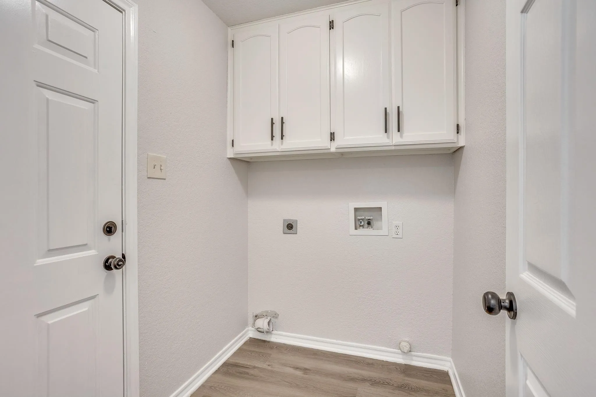 Utility room with cabinets!