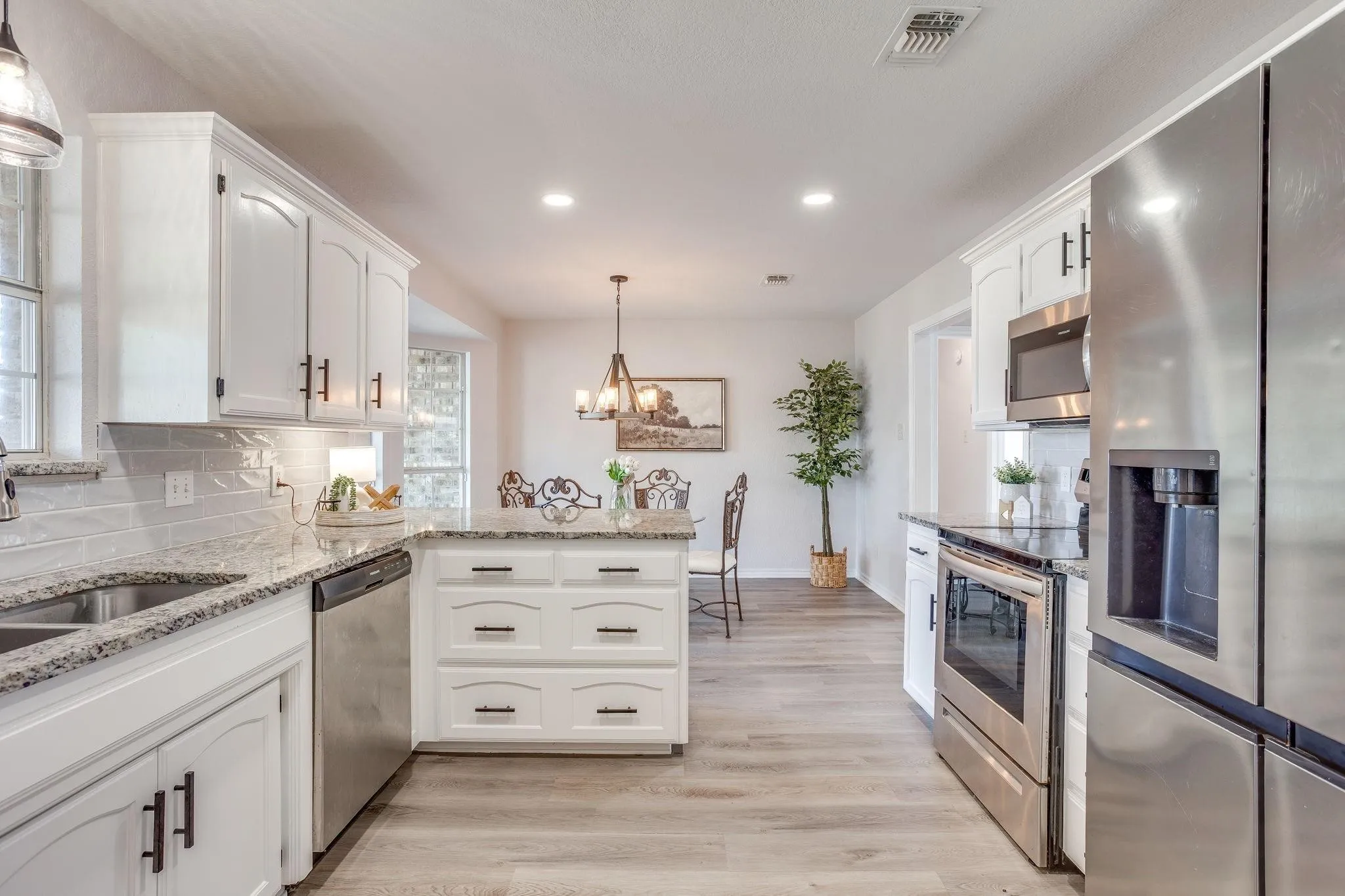 Single Family Residence For Sale in Johnson County , 615 Rosewood Place, Joshua, Texas 76058, 3 Bedroom, 2 Bathroom, 2 Garage spaces, 1,647 Sqft, built in 1996, mls#21402721, Real Estate Agent in Joshua, Homes For Sale in Johnson county, Homes For Sale in Joshua, Realtor in Joshua Texas, Real Estate Brokerage Independent Realty Texas, Luminita Cordes Realtor