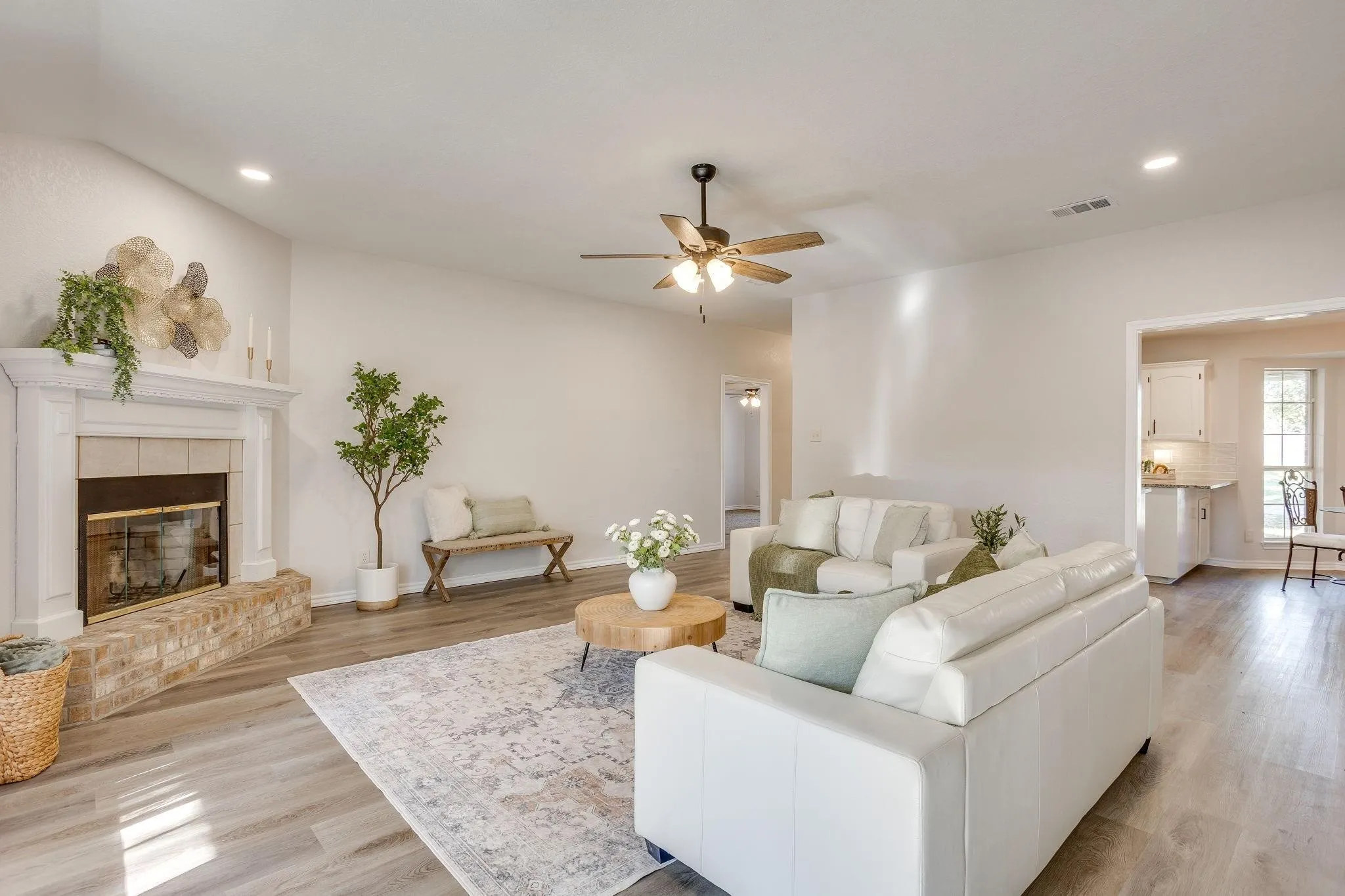 Single Family Residence For Sale in Johnson County , 615 Rosewood Place, Joshua, Texas 76058, 3 Bedroom, 2 Bathroom, 2 Garage spaces, 1,647 Sqft, built in 1996, mls#21402721, Real Estate Agent in Joshua, Homes For Sale in Johnson county, Homes For Sale in Joshua, Realtor in Joshua Texas, Real Estate Brokerage Independent Realty Texas, Luminita Cordes Realtor