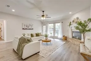 Single Family Residence For Sale in Johnson County , 615 Rosewood Place, Joshua, Texas 76058, 3 Bedroom, 2 Bathroom, 2 Garage spaces, 1,647 Sqft, built in 1996, mls#21402721, Real Estate Agent in Joshua, Homes For Sale in Johnson county, Homes For Sale in Joshua, Realtor in Joshua Texas, Real Estate Brokerage Independent Realty Texas, Luminita Cordes Realtor