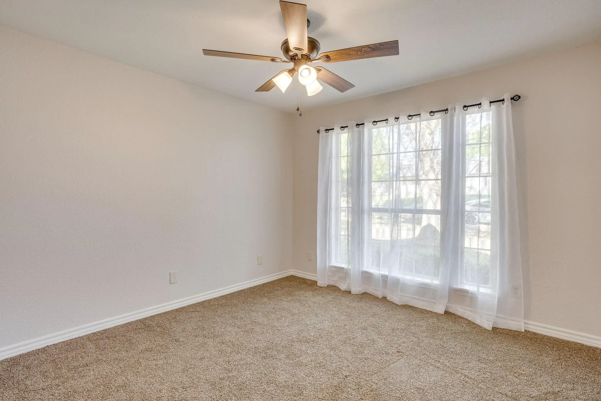 Single Family Residence For Sale in Johnson County , 615 Rosewood Place, Joshua, Texas 76058, 3 Bedroom, 2 Bathroom, 2 Garage spaces, 1,647 Sqft, built in 1996, mls#21402721, Real Estate Agent in Joshua, Homes For Sale in Johnson county, Homes For Sale in Joshua, Realtor in Joshua Texas, Real Estate Brokerage Independent Realty Texas, Luminita Cordes Realtor