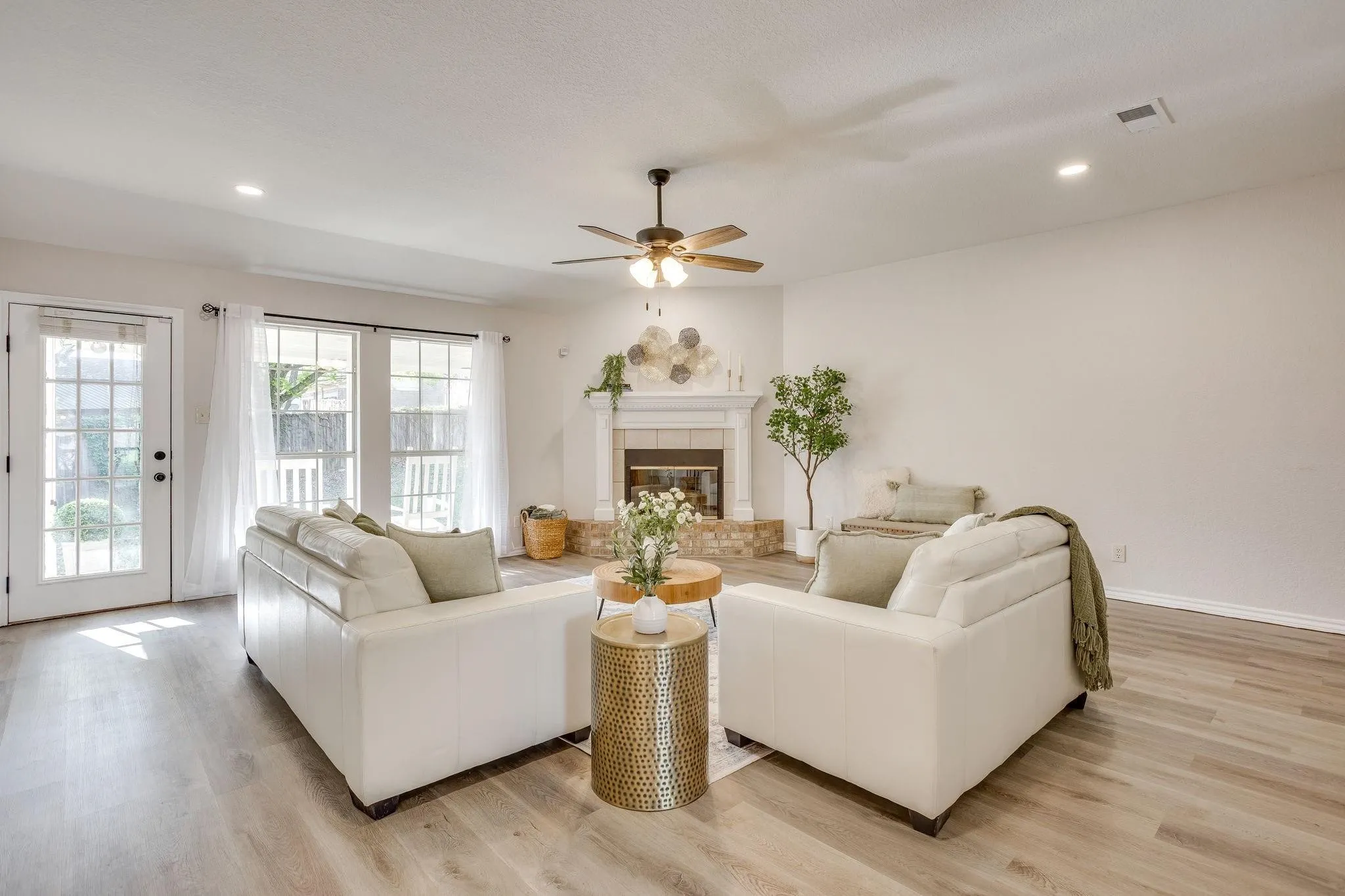 Single Family Residence For Sale in Johnson County , 615 Rosewood Place, Joshua, Texas 76058, 3 Bedroom, 2 Bathroom, 2 Garage spaces, 1,647 Sqft, built in 1996, mls#21402721, Real Estate Agent in Joshua, Homes For Sale in Johnson county, Homes For Sale in Joshua, Realtor in Joshua Texas, Real Estate Brokerage Independent Realty Texas, Luminita Cordes Realtor