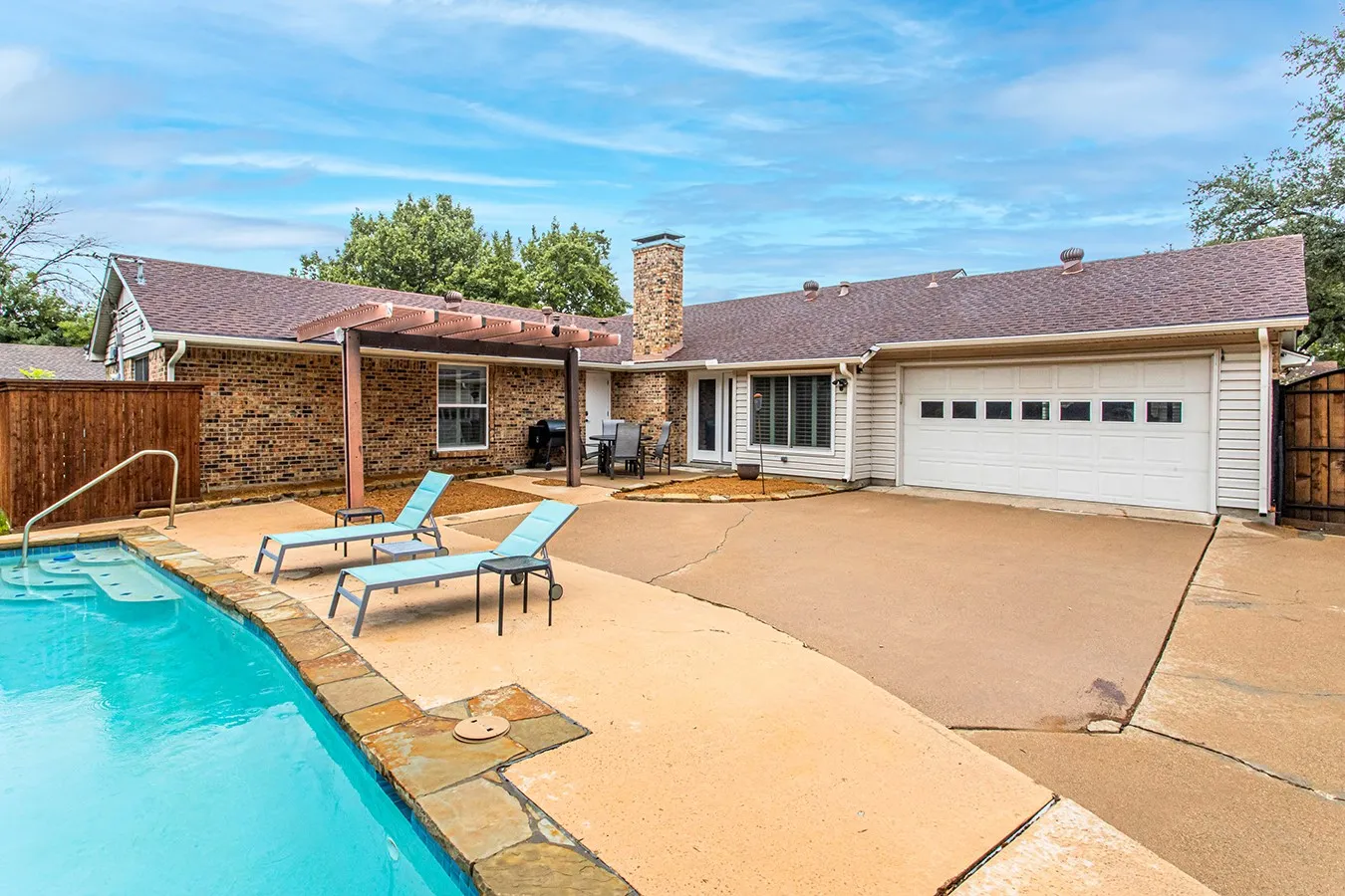 Single Family Residence For Sale in Dallas County , 3140 La Kenta Circle, Farmers Branch, Texas 75234, 4 Bedroom, 2 Bathroom, 2 Garage spaces, 1,908 Sqft, built in 1968, mls#21403885, Real Estate Agent in Farmers Branch, Homes For Sale in Dallas county, Homes For Sale in Farmers Branch, Realtor in Farmers Branch Texas, Real Estate Brokerage Independent Realty Texas, Luminita Cordes Realtor