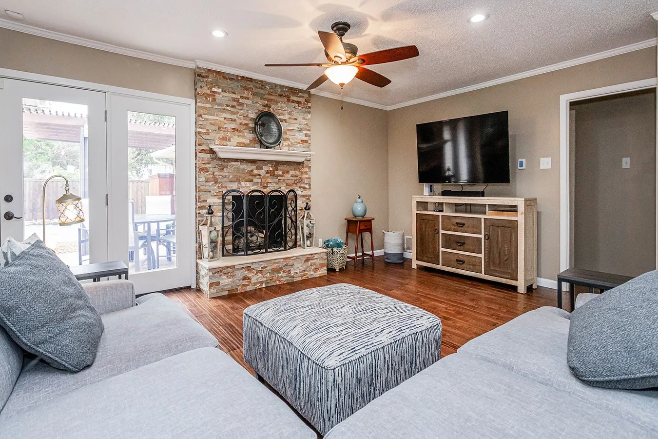 Single Family Residence For Sale in Dallas County , 3140 La Kenta Circle, Farmers Branch, Texas 75234, 4 Bedroom, 2 Bathroom, 2 Garage spaces, 1,908 Sqft, built in 1968, mls#21403885, Real Estate Agent in Farmers Branch, Homes For Sale in Dallas county, Homes For Sale in Farmers Branch, Realtor in Farmers Branch Texas, Real Estate Brokerage Independent Realty Texas, Luminita Cordes Realtor