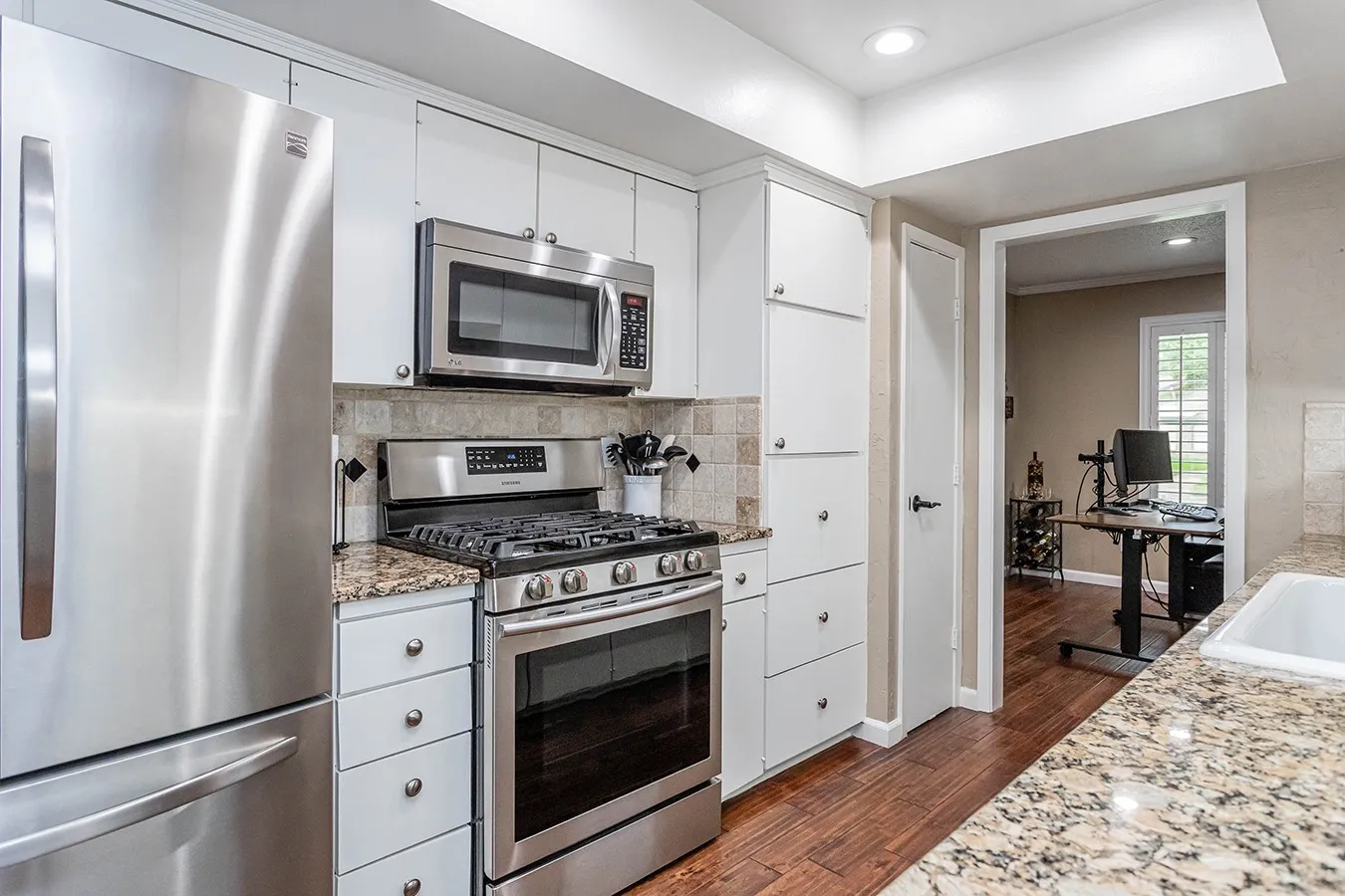 Single Family Residence For Sale in Dallas County , 3140 La Kenta Circle, Farmers Branch, Texas 75234, 4 Bedroom, 2 Bathroom, 2 Garage spaces, 1,908 Sqft, built in 1968, mls#21403885, Real Estate Agent in Farmers Branch, Homes For Sale in Dallas county, Homes For Sale in Farmers Branch, Realtor in Farmers Branch Texas, Real Estate Brokerage Independent Realty Texas, Luminita Cordes Realtor