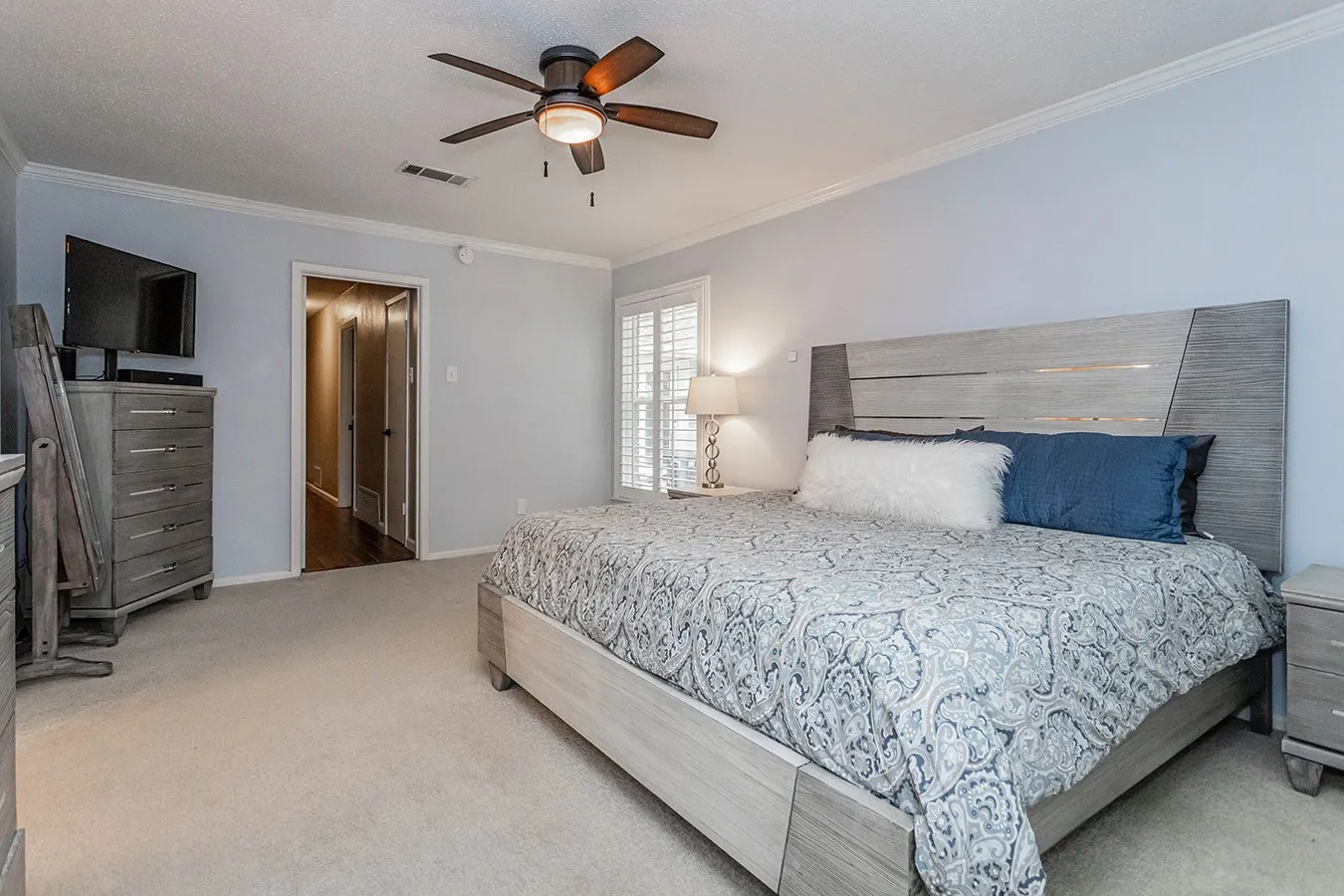 Single Family Residence For Sale in Dallas County , 3140 La Kenta Circle, Farmers Branch, Texas 75234, 4 Bedroom, 2 Bathroom, 2 Garage spaces, 1,908 Sqft, built in 1968, mls#21403885, Real Estate Agent in Farmers Branch, Homes For Sale in Dallas county, Homes For Sale in Farmers Branch, Realtor in Farmers Branch Texas, Real Estate Brokerage Independent Realty Texas, Luminita Cordes Realtor