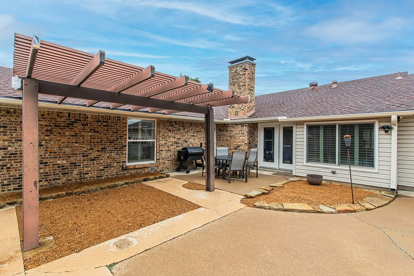 Single Family Residence For Sale in Dallas County , 3140 La Kenta Circle, Farmers Branch, Texas 75234, 4 Bedroom, 2 Bathroom, 2 Garage spaces, 1,908 Sqft, built in 1968, mls#21403885, Real Estate Agent in Farmers Branch, Homes For Sale in Dallas county, Homes For Sale in Farmers Branch, Realtor in Farmers Branch Texas, Real Estate Brokerage Independent Realty Texas, Luminita Cordes Realtor