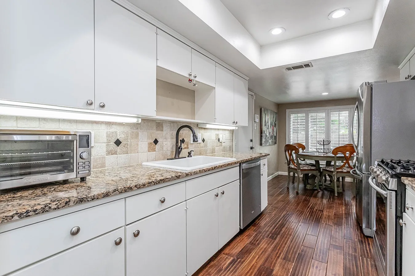 Single Family Residence For Sale in Dallas County , 3140 La Kenta Circle, Farmers Branch, Texas 75234, 4 Bedroom, 2 Bathroom, 2 Garage spaces, 1,908 Sqft, built in 1968, mls#21403885, Real Estate Agent in Farmers Branch, Homes For Sale in Dallas county, Homes For Sale in Farmers Branch, Realtor in Farmers Branch Texas, Real Estate Brokerage Independent Realty Texas, Luminita Cordes Realtor