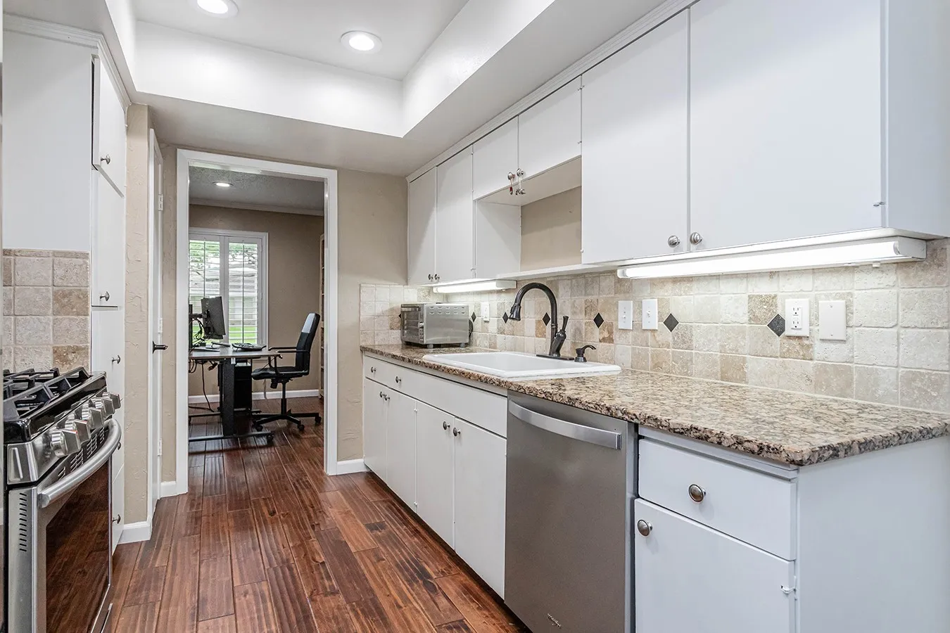 Single Family Residence For Sale in Dallas County , 3140 La Kenta Circle, Farmers Branch, Texas 75234, 4 Bedroom, 2 Bathroom, 2 Garage spaces, 1,908 Sqft, built in 1968, mls#21403885, Real Estate Agent in Farmers Branch, Homes For Sale in Dallas county, Homes For Sale in Farmers Branch, Realtor in Farmers Branch Texas, Real Estate Brokerage Independent Realty Texas, Luminita Cordes Realtor