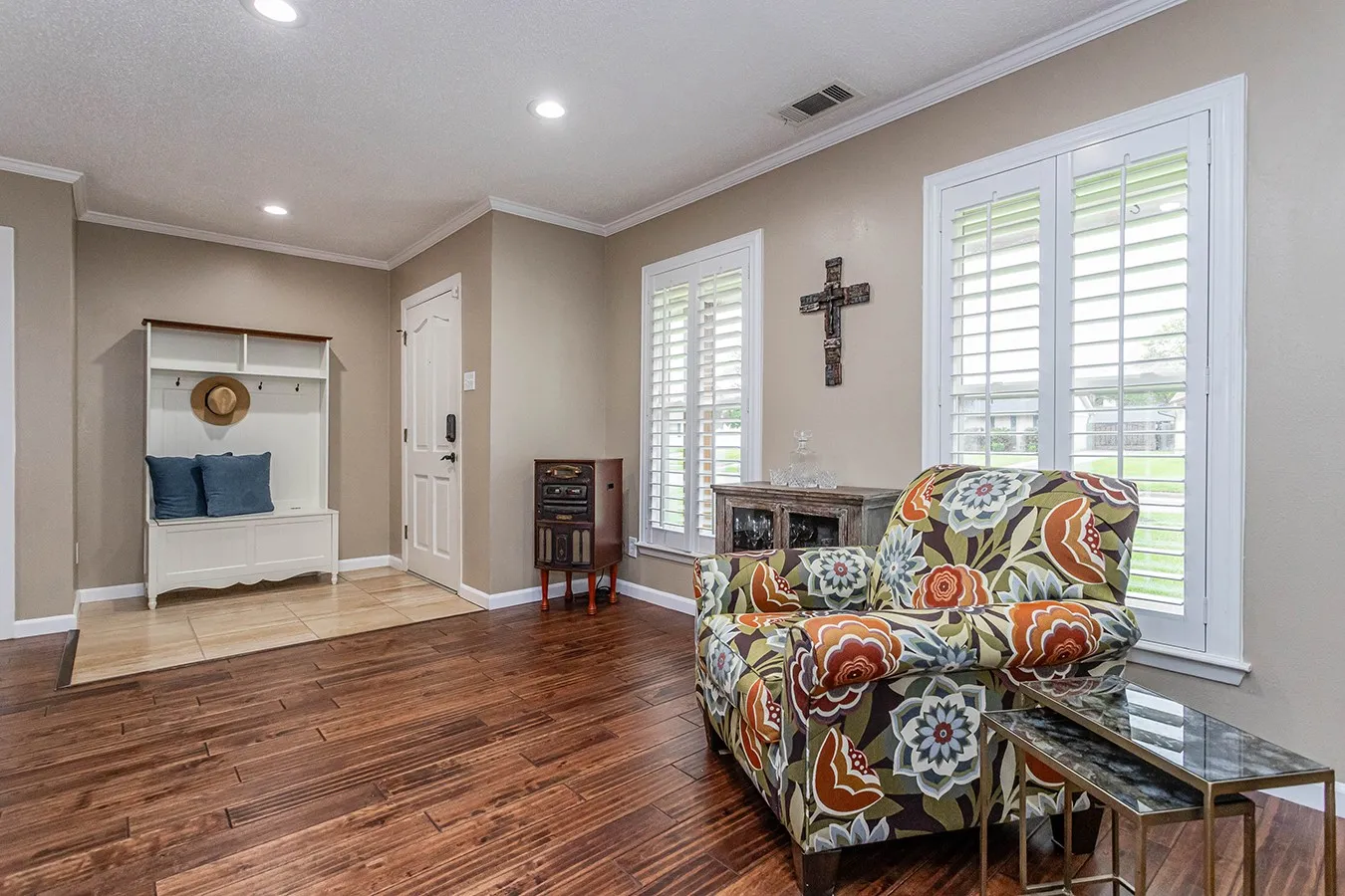Single Family Residence For Sale in Dallas County , 3140 La Kenta Circle, Farmers Branch, Texas 75234, 4 Bedroom, 2 Bathroom, 2 Garage spaces, 1,908 Sqft, built in 1968, mls#21403885, Real Estate Agent in Farmers Branch, Homes For Sale in Dallas county, Homes For Sale in Farmers Branch, Realtor in Farmers Branch Texas, Real Estate Brokerage Independent Realty Texas, Luminita Cordes Realtor
