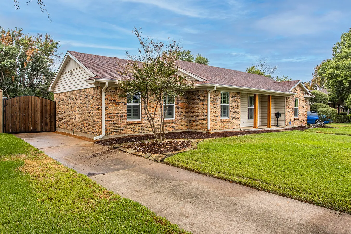 Single Family Residence For Sale in Dallas County , 3140 La Kenta Circle, Farmers Branch, Texas 75234, 4 Bedroom, 2 Bathroom, 2 Garage spaces, 1,908 Sqft, built in 1968, mls#21403885, Real Estate Agent in Farmers Branch, Homes For Sale in Dallas county, Homes For Sale in Farmers Branch, Realtor in Farmers Branch Texas, Real Estate Brokerage Independent Realty Texas, Luminita Cordes Realtor
