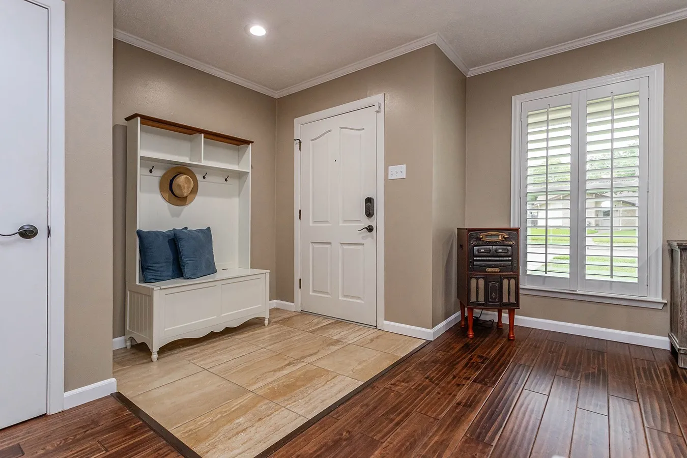 Single Family Residence For Sale in Dallas County , 3140 La Kenta Circle, Farmers Branch, Texas 75234, 4 Bedroom, 2 Bathroom, 2 Garage spaces, 1,908 Sqft, built in 1968, mls#21403885, Real Estate Agent in Farmers Branch, Homes For Sale in Dallas county, Homes For Sale in Farmers Branch, Realtor in Farmers Branch Texas, Real Estate Brokerage Independent Realty Texas, Luminita Cordes Realtor