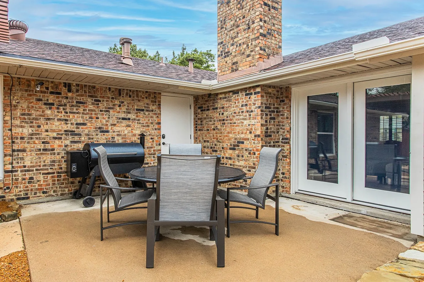 Single Family Residence For Sale in Dallas County , 3140 La Kenta Circle, Farmers Branch, Texas 75234, 4 Bedroom, 2 Bathroom, 2 Garage spaces, 1,908 Sqft, built in 1968, mls#21403885, Real Estate Agent in Farmers Branch, Homes For Sale in Dallas county, Homes For Sale in Farmers Branch, Realtor in Farmers Branch Texas, Real Estate Brokerage Independent Realty Texas, Luminita Cordes Realtor