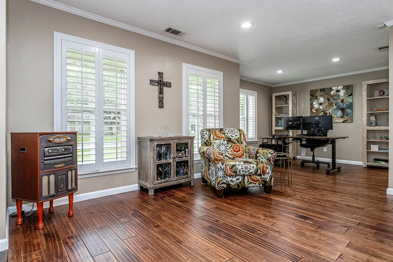 Single Family Residence For Sale in Dallas County , 3140 La Kenta Circle, Farmers Branch, Texas 75234, 4 Bedroom, 2 Bathroom, 2 Garage spaces, 1,908 Sqft, built in 1968, mls#21403885, Real Estate Agent in Farmers Branch, Homes For Sale in Dallas county, Homes For Sale in Farmers Branch, Realtor in Farmers Branch Texas, Real Estate Brokerage Independent Realty Texas, Luminita Cordes Realtor