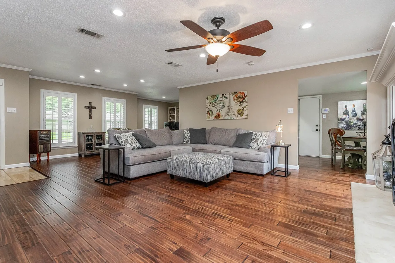 Single Family Residence For Sale in Dallas County , 3140 La Kenta Circle, Farmers Branch, Texas 75234, 4 Bedroom, 2 Bathroom, 2 Garage spaces, 1,908 Sqft, built in 1968, mls#21403885, Real Estate Agent in Farmers Branch, Homes For Sale in Dallas county, Homes For Sale in Farmers Branch, Realtor in Farmers Branch Texas, Real Estate Brokerage Independent Realty Texas, Luminita Cordes Realtor