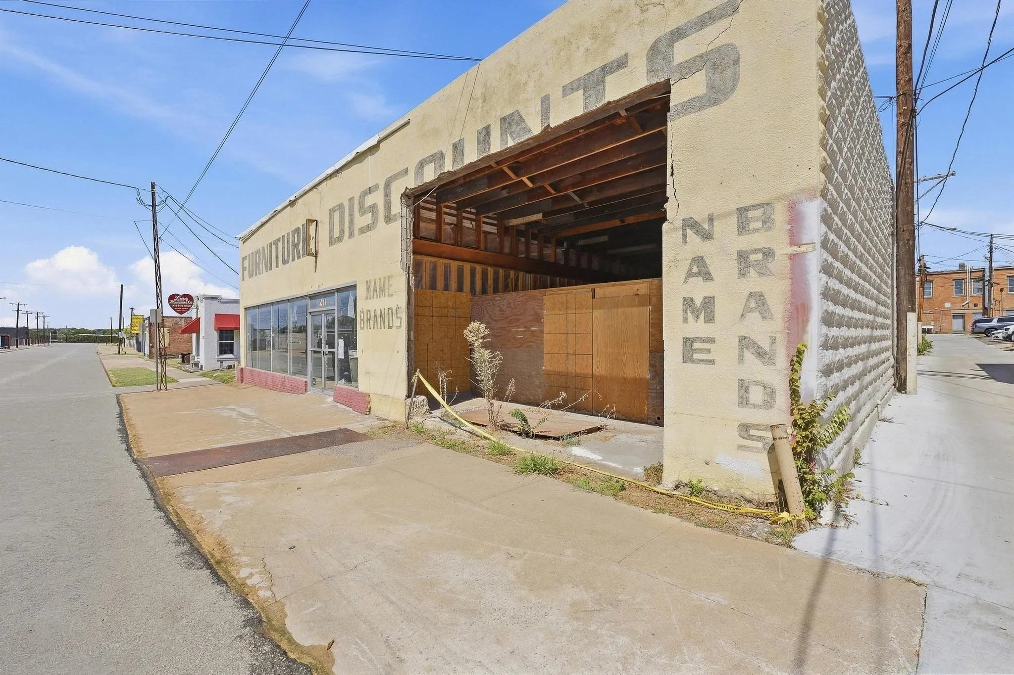 Retail For Rent in Grayson County , 211 W Lamar Street, Sherman, Texas 75090, 0, 0, Garage spaces, 0 Sqft, built in 1940, mls#21403182, Real Estate Agent in Sherman, Homes For Rent in Grayson county, Homes For Rent in Sherman, Realtor in Sherman Texas, Real Estate Brokerage Independent Realty Texas, Luminita Cordes Realtor