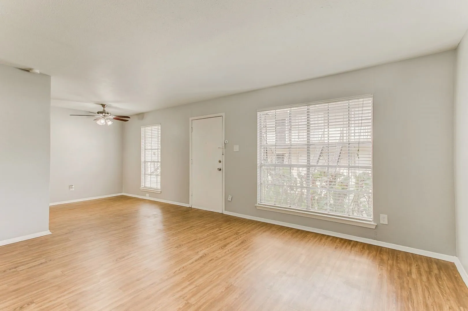 Apartment For Rent in Tarrant County , 2200 W Lowden Street 10, Fort Worth, Texas 76110, 1 Bedroom, 1 Bathroom, Garage spaces, 692 Sqft, built in 1969, mls#21403931, Real Estate Agent in Fort Worth, Homes For Rent in Tarrant county, Homes For Rent in Fort Worth, Realtor in Fort Worth Texas, Real Estate Brokerage Independent Realty Texas, Luminita Cordes Realtor