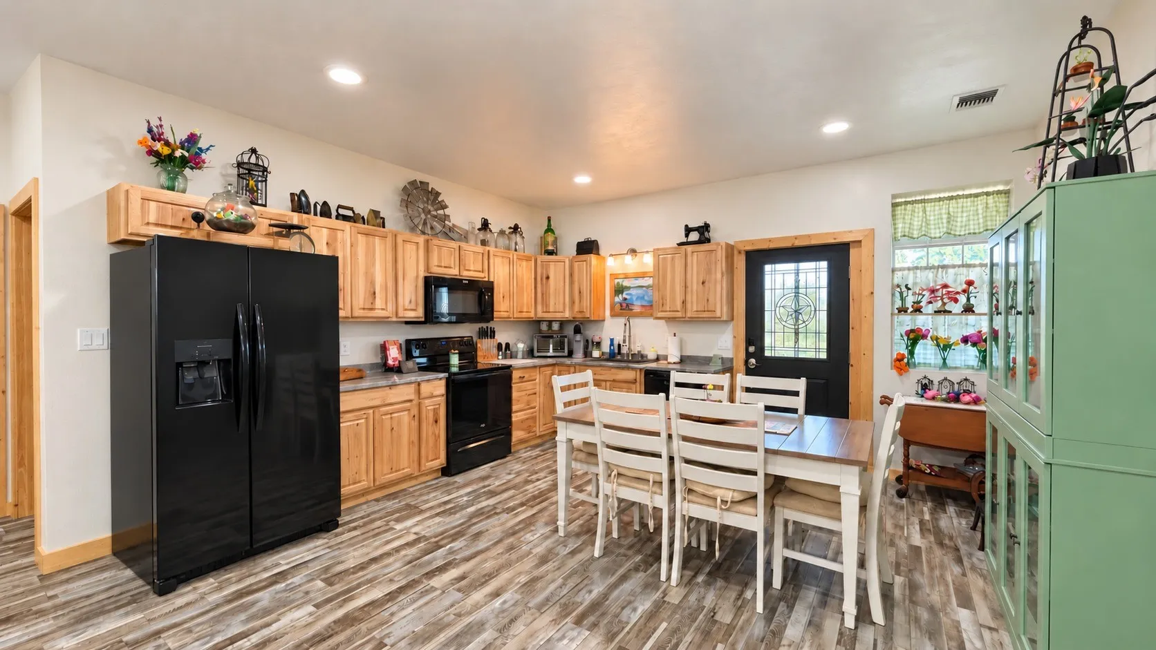 Single Family Residence For Sale in Wood County , 104 Ute, Quitman, Texas 75783, 1 Bedroom, 1 Bathroom, Garage spaces, 1,050 Sqft, built in 2021, mls#21403185, Real Estate Agent in Quitman, Homes For Sale in Wood county, Homes For Sale in Quitman, Realtor in Quitman Texas, Real Estate Brokerage Independent Realty Texas, Luminita Cordes Realtor