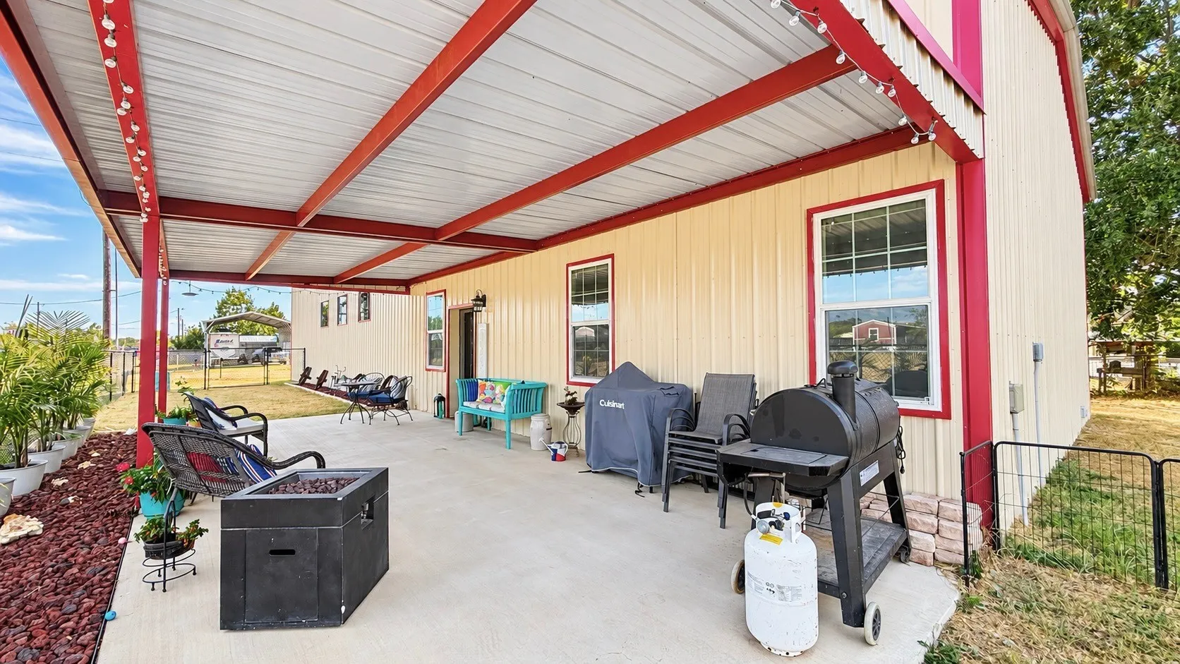 Single Family Residence For Sale in Wood County , 104 Ute, Quitman, Texas 75783, 1 Bedroom, 1 Bathroom, Garage spaces, 1,050 Sqft, built in 2021, mls#21403185, Real Estate Agent in Quitman, Homes For Sale in Wood county, Homes For Sale in Quitman, Realtor in Quitman Texas, Real Estate Brokerage Independent Realty Texas, Luminita Cordes Realtor