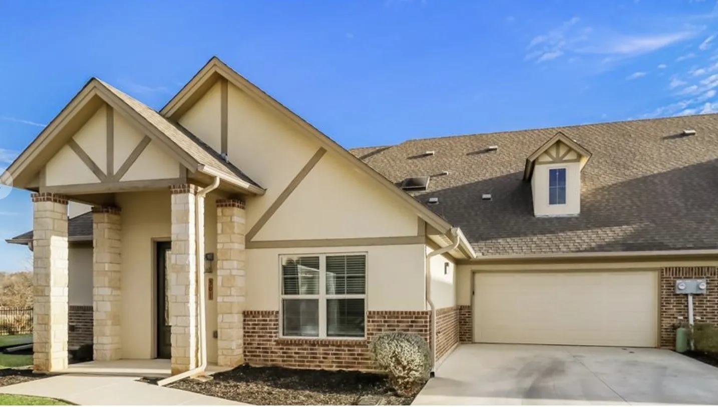 Townhouse For Sale in Tarrant County , 8851 Creek Run Road, Fort Worth, Texas 76120, 2 Bedroom, 2 Bathroom, 2 Garage spaces, 1,800 Sqft, built in 2017, mls#21403667, Real Estate Agent in Fort Worth, Homes For Sale in Tarrant county, Homes For Sale in Fort Worth, Realtor in Fort Worth Texas, Real Estate Brokerage Independent Realty Texas, Luminita Cordes Realtor
