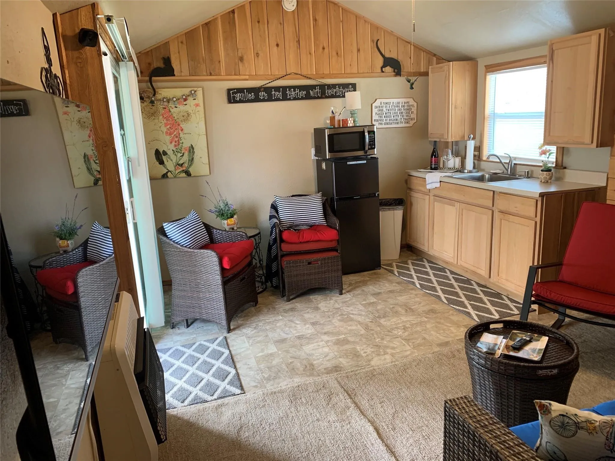 Single Family Residence For Sale in Montague County , 350 Lake Loop, Bellevue, Texas 76228, 2 Bedroom, 2 Bathroom, Garage spaces, 1,420 Sqft, built in 1991, mls#21403938, Real Estate Agent in Bellevue, Homes For Sale in Montague county, Homes For Sale in Bellevue, Realtor in Bellevue Texas, Real Estate Brokerage Independent Realty Texas, Luminita Cordes Realtor