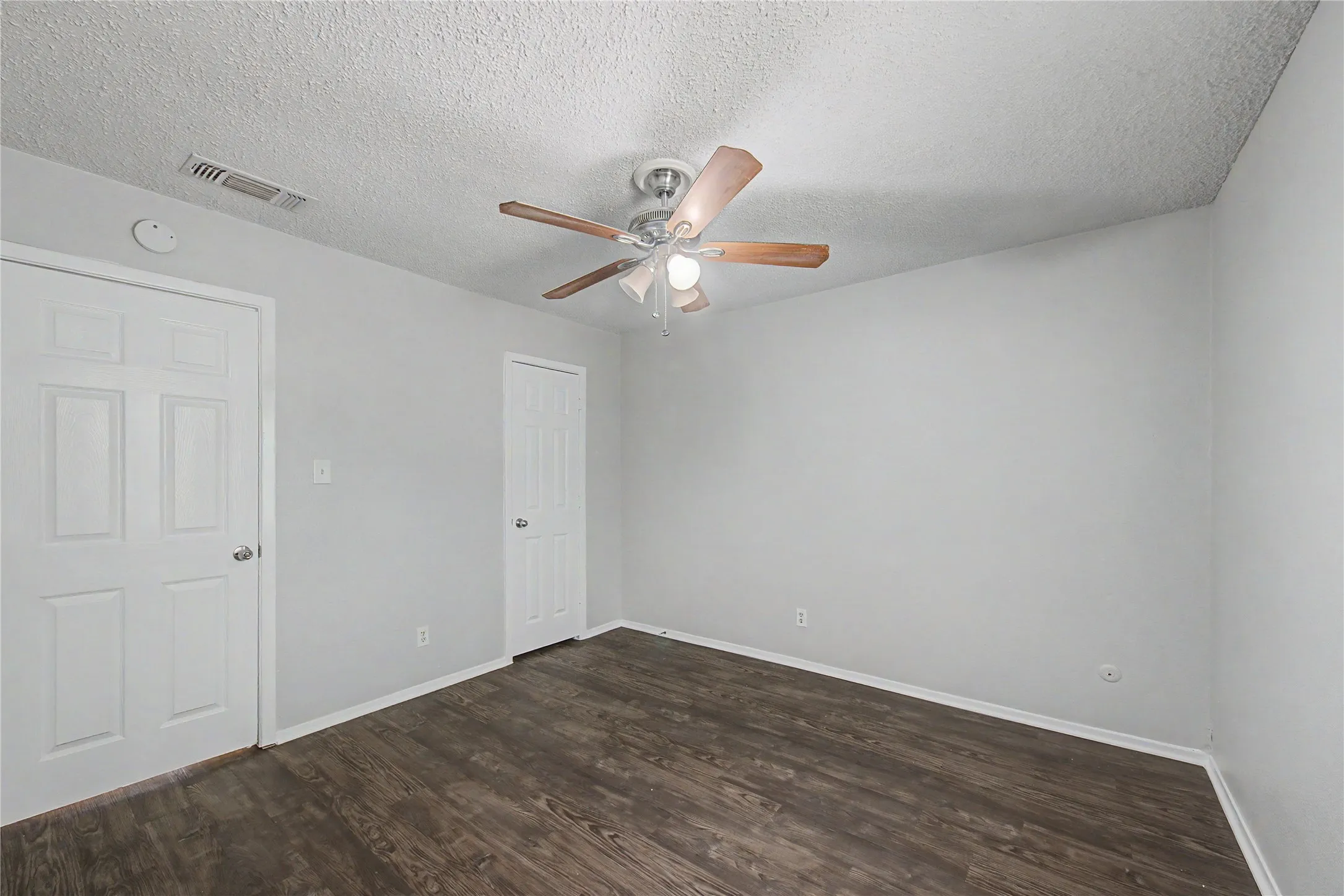 Single Family Residence For Rent in Palo Pinto County , 1205 SE 14th Street, Mineral Wells, Texas 76067, 3 Bedroom, 2 Bathroom, Garage spaces, 1,406 Sqft, built in 1979, mls#21403941, Real Estate Agent in Mineral Wells, Homes For Rent in Palo Pinto county, Homes For Rent in Mineral Wells, Realtor in Mineral Wells Texas, Real Estate Brokerage Independent Realty Texas, Luminita Cordes Realtor