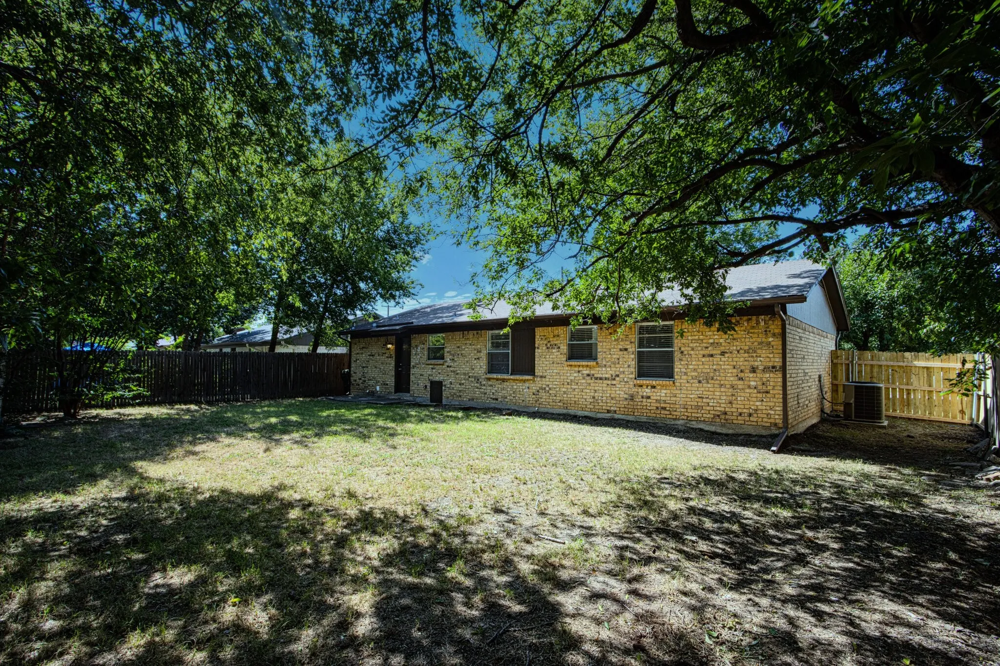 Single Family Residence For Rent in Palo Pinto County , 1205 SE 14th Street, Mineral Wells, Texas 76067, 3 Bedroom, 2 Bathroom, Garage spaces, 1,406 Sqft, built in 1979, mls#21403941, Real Estate Agent in Mineral Wells, Homes For Rent in Palo Pinto county, Homes For Rent in Mineral Wells, Realtor in Mineral Wells Texas, Real Estate Brokerage Independent Realty Texas, Luminita Cordes Realtor