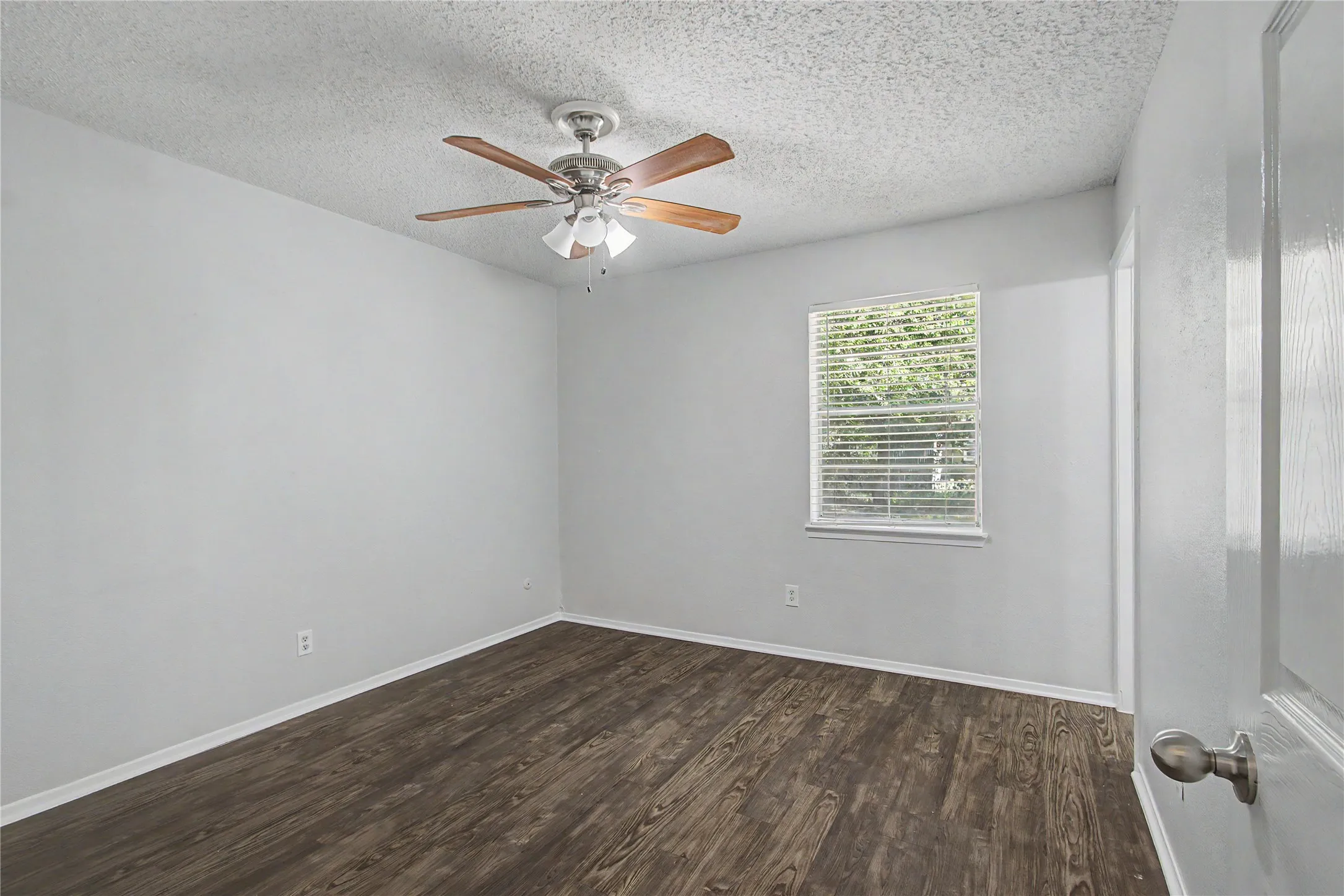 Single Family Residence For Rent in Palo Pinto County , 1205 SE 14th Street, Mineral Wells, Texas 76067, 3 Bedroom, 2 Bathroom, Garage spaces, 1,406 Sqft, built in 1979, mls#21403941, Real Estate Agent in Mineral Wells, Homes For Rent in Palo Pinto county, Homes For Rent in Mineral Wells, Realtor in Mineral Wells Texas, Real Estate Brokerage Independent Realty Texas, Luminita Cordes Realtor