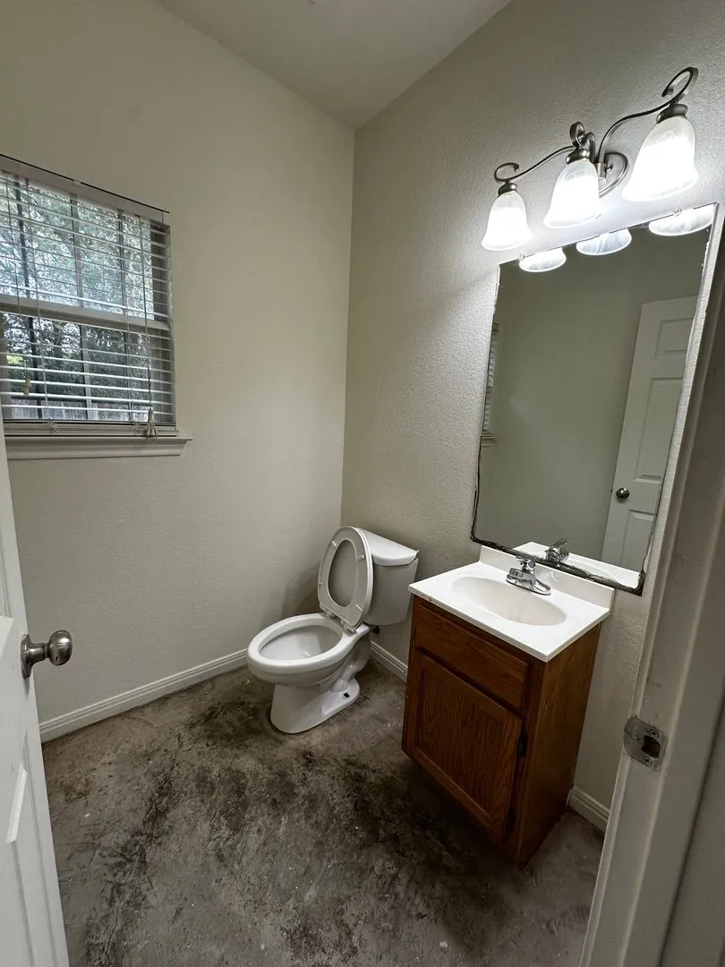 Single Family Residence For Rent in Mc Lennan County , 912 Oakwood Avenue, Waco, Texas 76706, 4 Bedroom, 5 Bathroom, Garage spaces, 2,160 Sqft, built in 2008, mls#21403943, Real Estate Agent in Waco, Homes For Rent in Mc Lennan county, Homes For Rent in Waco, Realtor in Waco Texas, Real Estate Brokerage Independent Realty Texas, Luminita Cordes Realtor