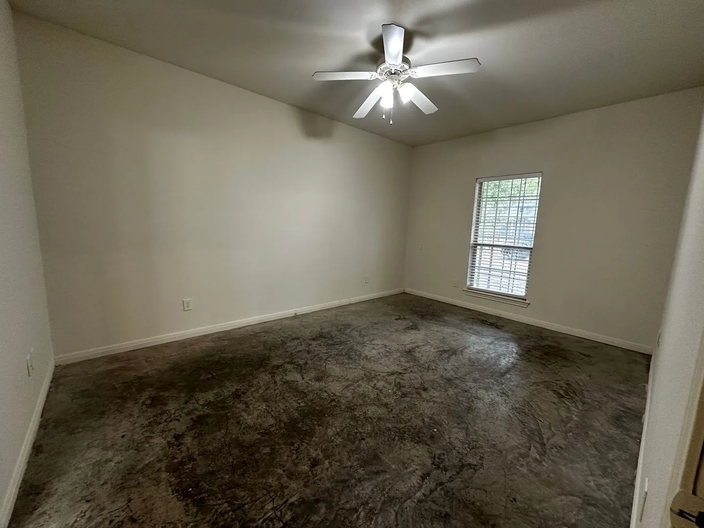 Single Family Residence For Rent in Mc Lennan County , 912 Oakwood Avenue, Waco, Texas 76706, 4 Bedroom, 5 Bathroom, Garage spaces, 2,160 Sqft, built in 2008, mls#21403943, Real Estate Agent in Waco, Homes For Rent in Mc Lennan county, Homes For Rent in Waco, Realtor in Waco Texas, Real Estate Brokerage Independent Realty Texas, Luminita Cordes Realtor