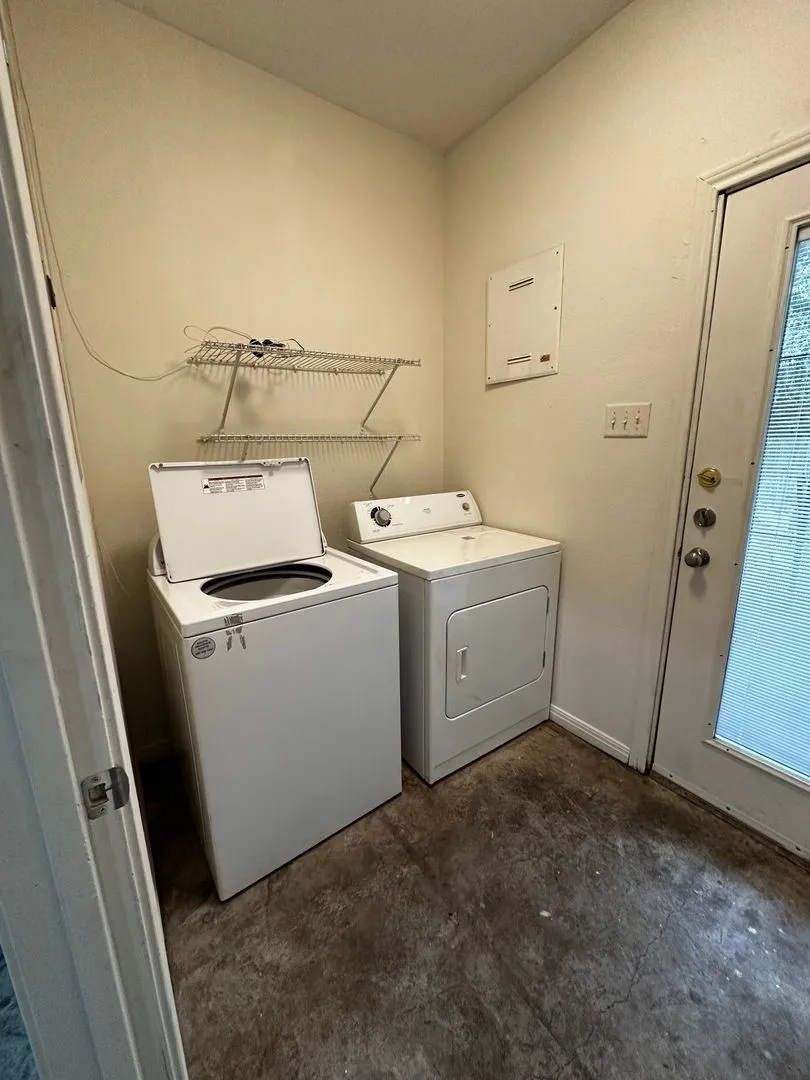 Single Family Residence For Rent in Mc Lennan County , 912 Oakwood Avenue, Waco, Texas 76706, 4 Bedroom, 5 Bathroom, Garage spaces, 2,160 Sqft, built in 2008, mls#21403943, Real Estate Agent in Waco, Homes For Rent in Mc Lennan county, Homes For Rent in Waco, Realtor in Waco Texas, Real Estate Brokerage Independent Realty Texas, Luminita Cordes Realtor