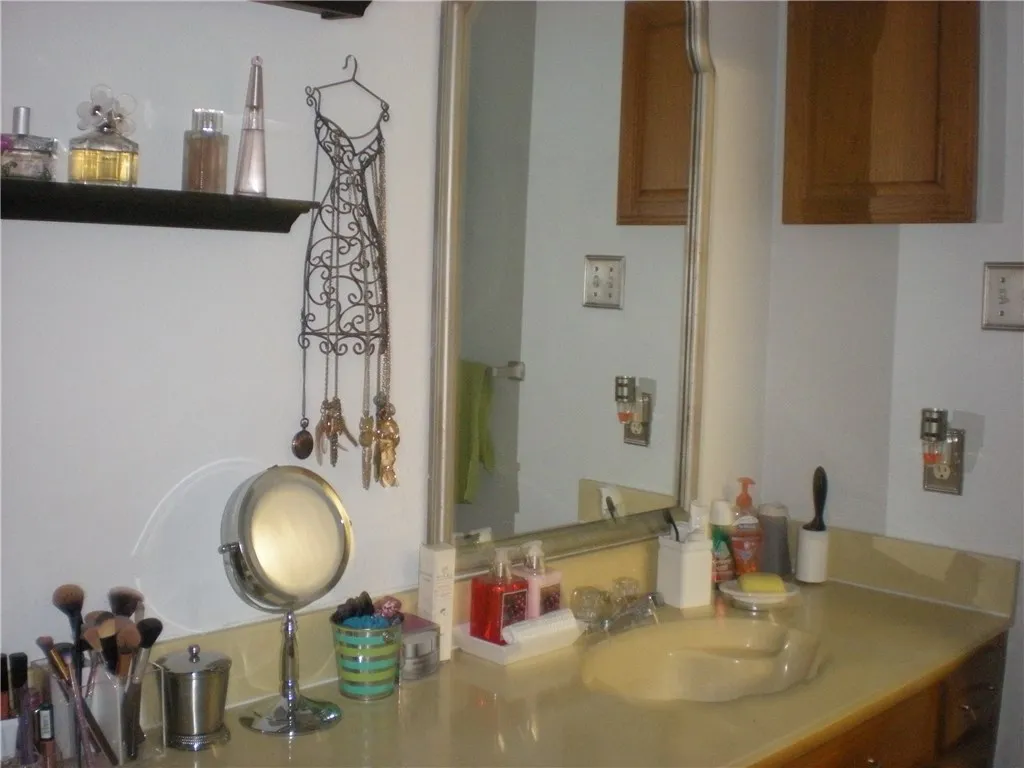 Condominium For Rent in Dallas County , 8545 Midpark Road 65, Dallas, Texas 75240, 1 Bedroom, 1 Bathroom, Garage spaces, 703 Sqft, built in 1982, mls#21403437, Real Estate Agent in Dallas, Homes For Rent in Dallas county, Homes For Rent in Dallas, Realtor in Dallas Texas, Real Estate Brokerage Independent Realty Texas, Luminita Cordes Realtor