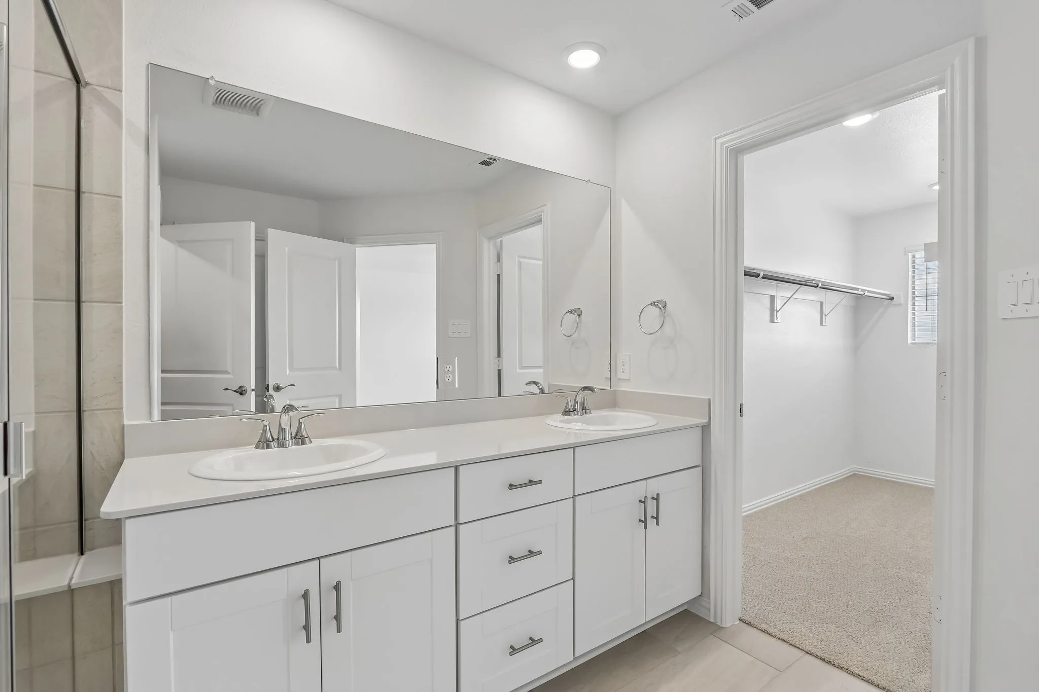 Photo is not of the actual home, but is an inspirational photo of builder’s model home and may depict options, furnishings, and/or decorator features that are not included.