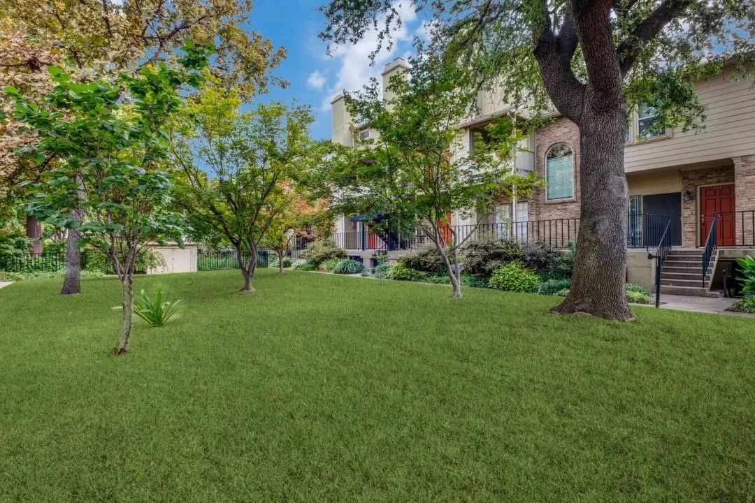 Condominium For Rent in Dallas County , 5740 Martel Avenue B14, Dallas, Texas 75206, 2 Bedroom, 2 Bathroom, Garage spaces, 929 Sqft, built in 1983, mls#21400357, Real Estate Agent in Dallas, Homes For Rent in Dallas county, Homes For Rent in Dallas, Realtor in Dallas Texas, Real Estate Brokerage Independent Realty Texas, Luminita Cordes Realtor