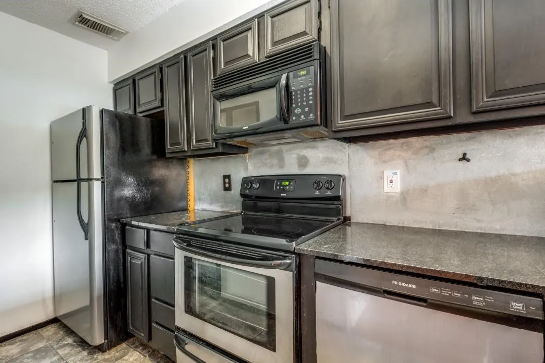 Condominium For Rent in Dallas County , 5740 Martel Avenue B14, Dallas, Texas 75206, 2 Bedroom, 2 Bathroom, Garage spaces, 929 Sqft, built in 1983, mls#21400357, Real Estate Agent in Dallas, Homes For Rent in Dallas county, Homes For Rent in Dallas, Realtor in Dallas Texas, Real Estate Brokerage Independent Realty Texas, Luminita Cordes Realtor