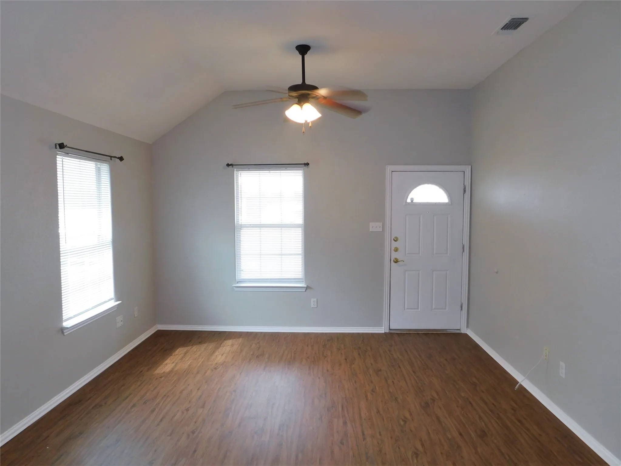 Duplex For Rent in Wise County , 124 Pr 3230 100, Bridgeport, Texas 76426, 3 Bedroom, 2 Bathroom, Garage spaces, 1,076 Sqft, built in 2006, mls#21403945, Real Estate Agent in Bridgeport, Homes For Rent in Wise county, Homes For Rent in Bridgeport, Realtor in Bridgeport Texas, Real Estate Brokerage Independent Realty Texas, Luminita Cordes Realtor